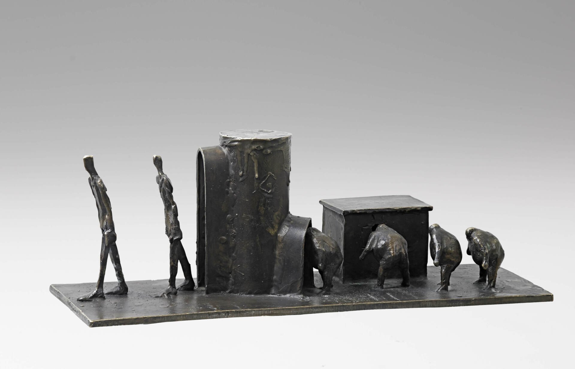 Forvandling 1980 bronze- L 46 cm tilhører Tornbjerg Gymnasium Odense