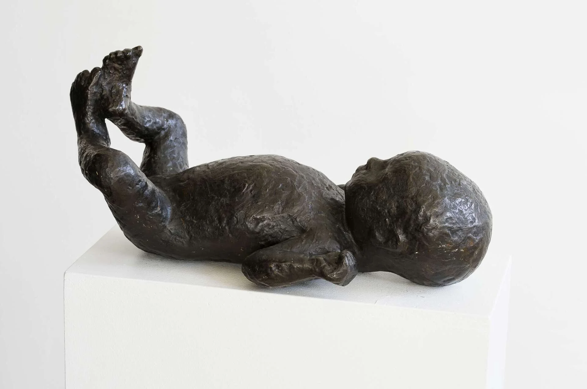 Spædbarn 1967 bronze 23 x 46 x 23 cm foto Kirstine Mengel