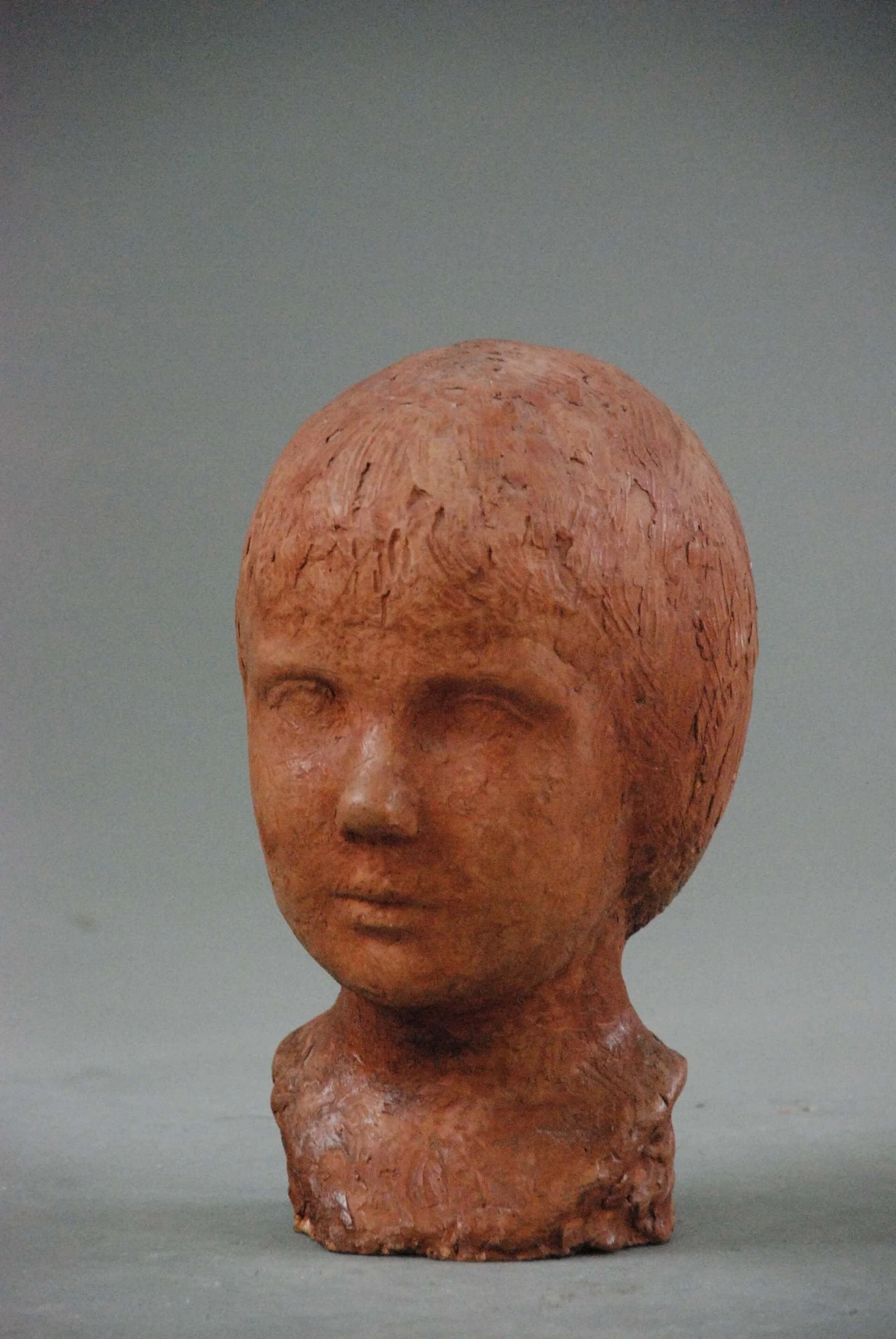 Portræt af Lone 70erne brændt ler h 26 cm