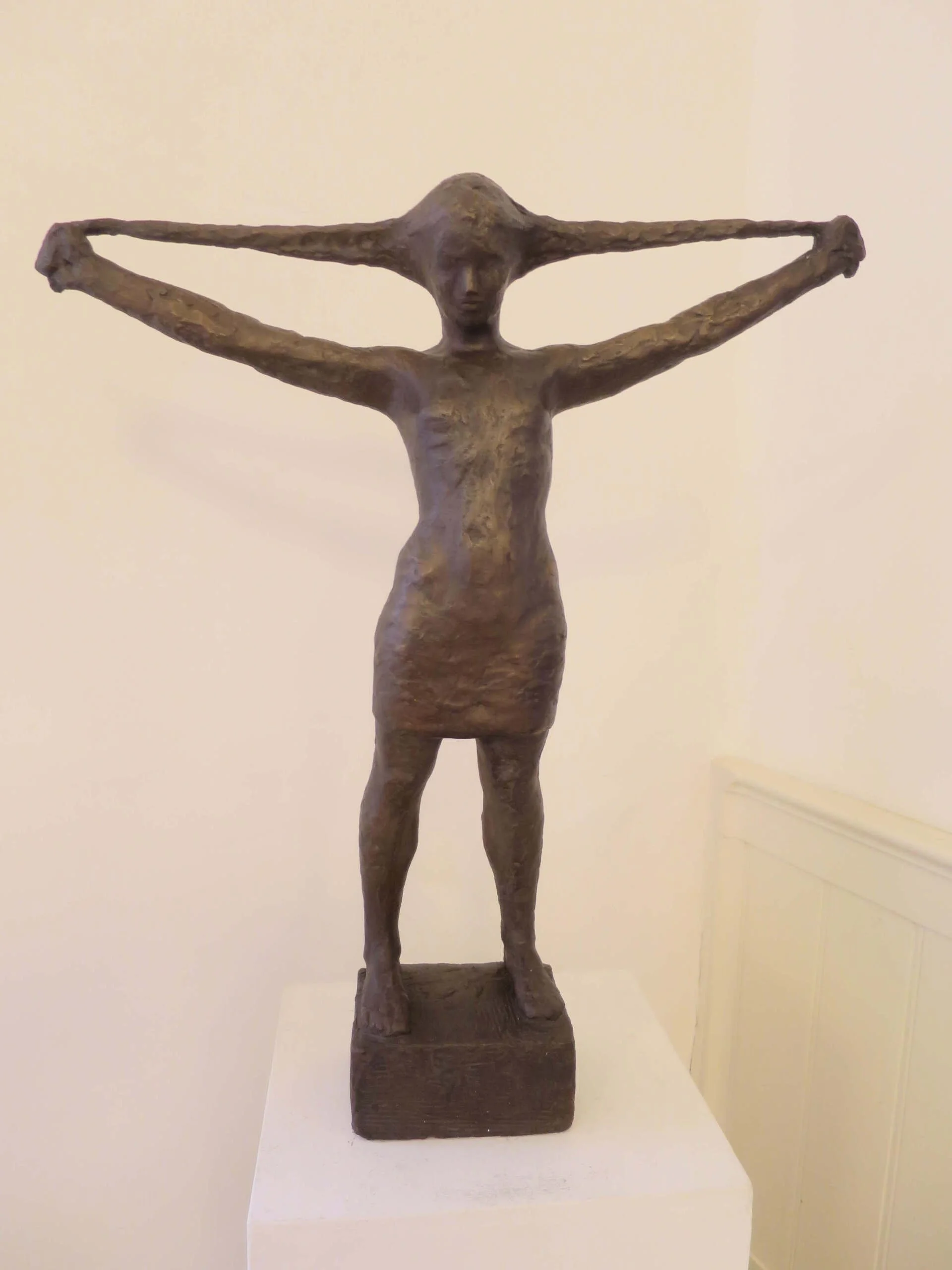 Pige med fletninger 1960erne bronze h 70 cm eget foto