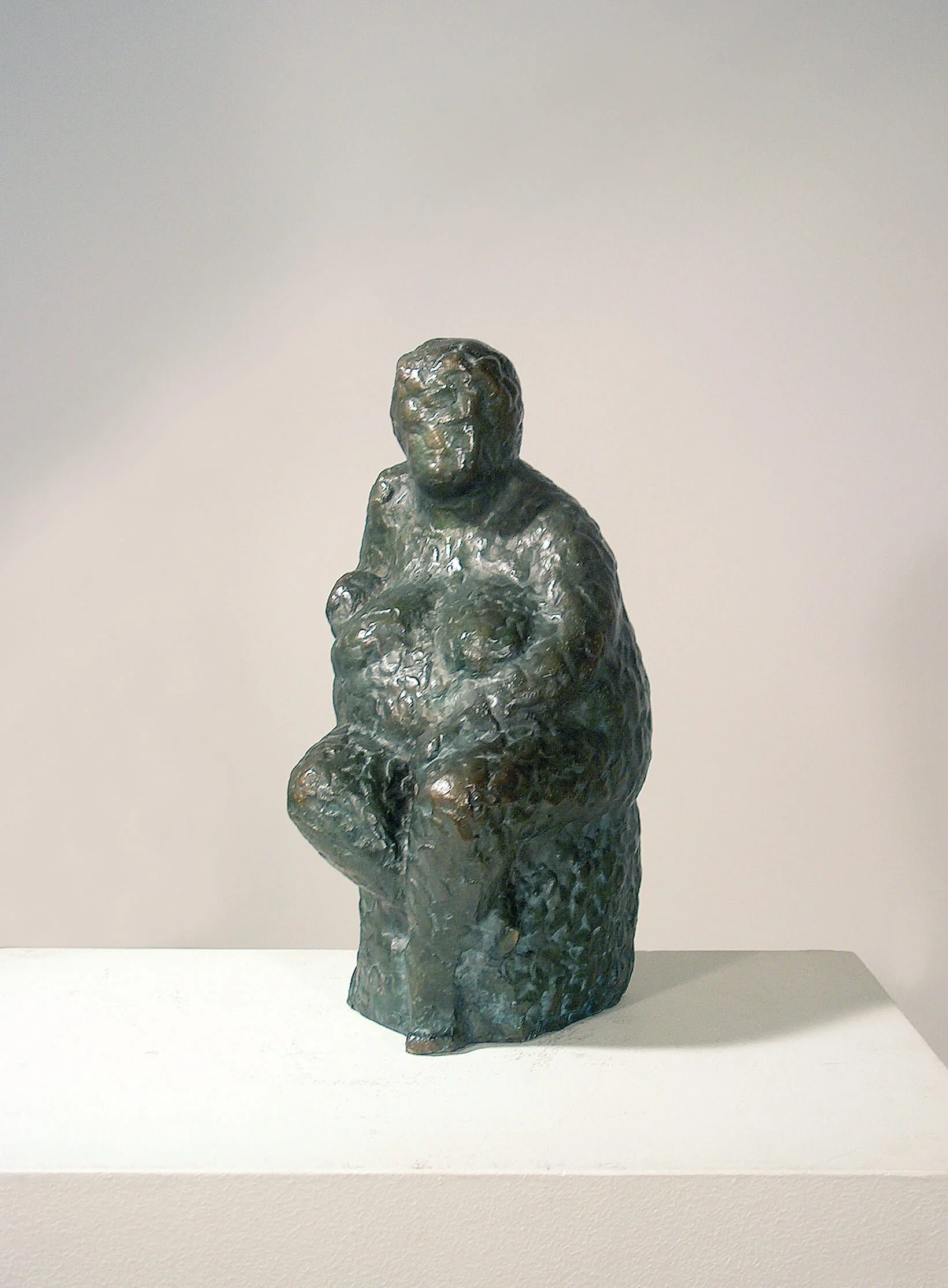 Siddende kvinde 1961 bronze h 35 cm