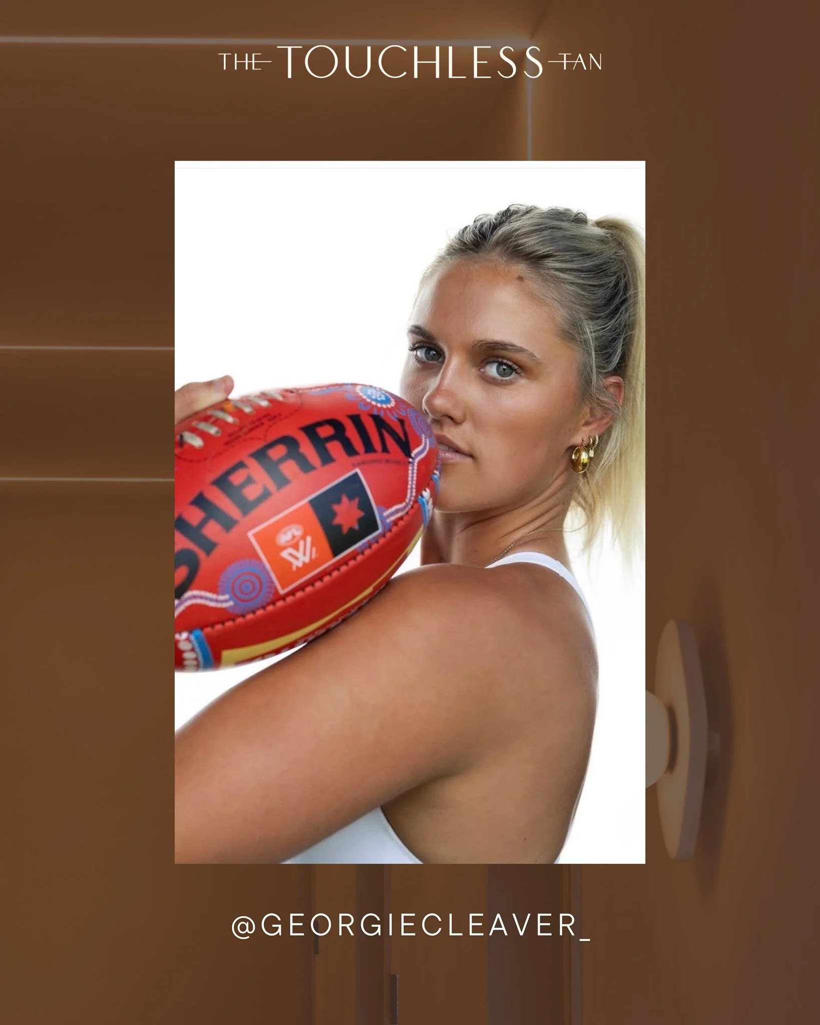 Georgie Cleaver in our Oceania Rapid - Dark 

#southperthtanning #spraytanperth #wembleytanning #contactlesstan