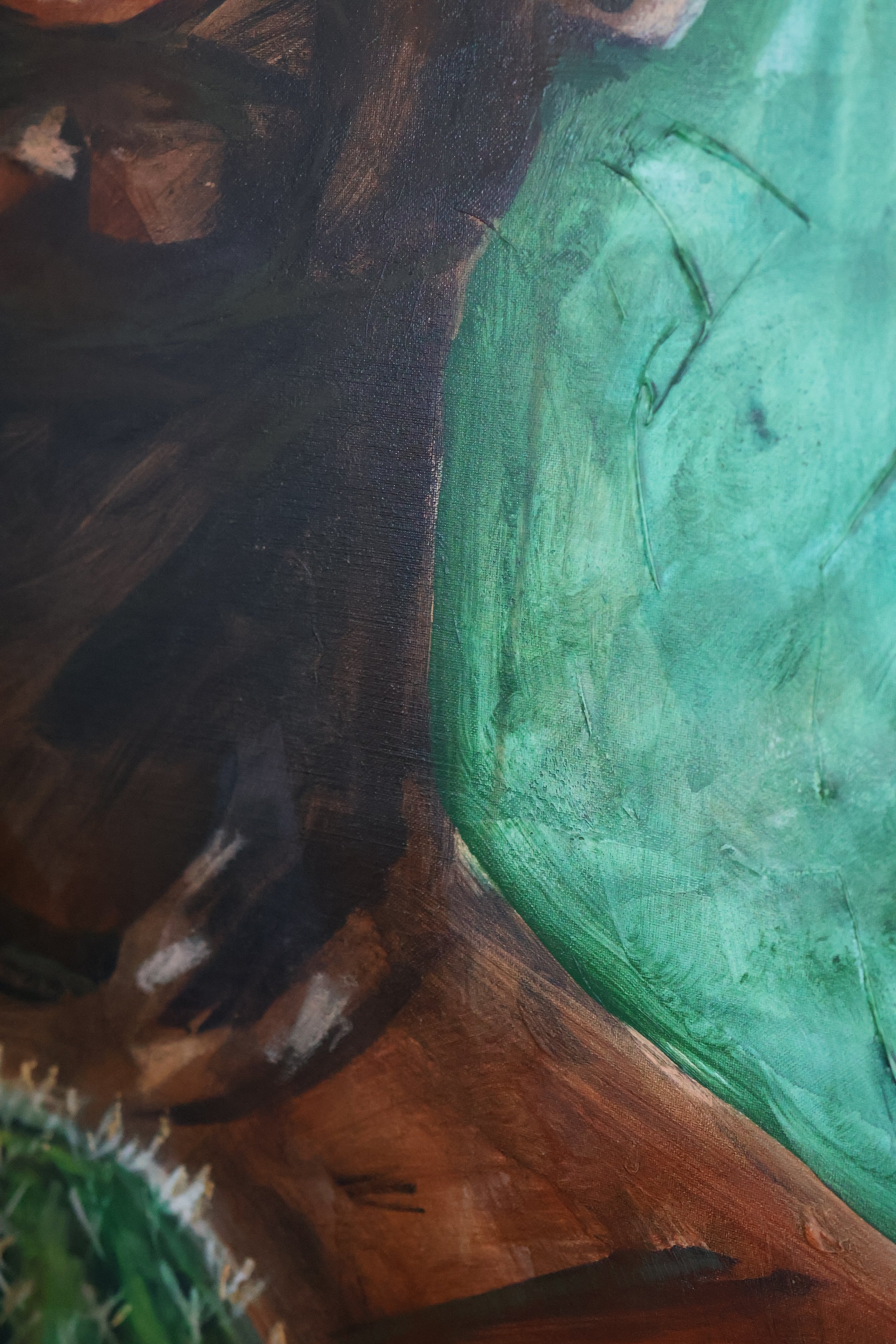 Detail aus einem Werk der Serie " Einverstanden". Ölmalerei  mit grünen und dunklen braunen Bereichen. Sonia Gonze, Nürnberg.
