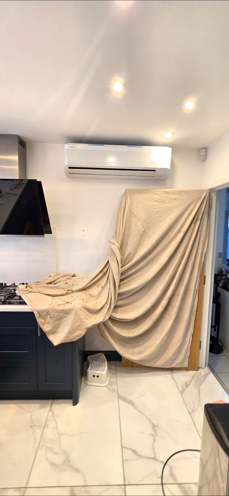 ach4u_kitcheninstall_cloth_01.JPG