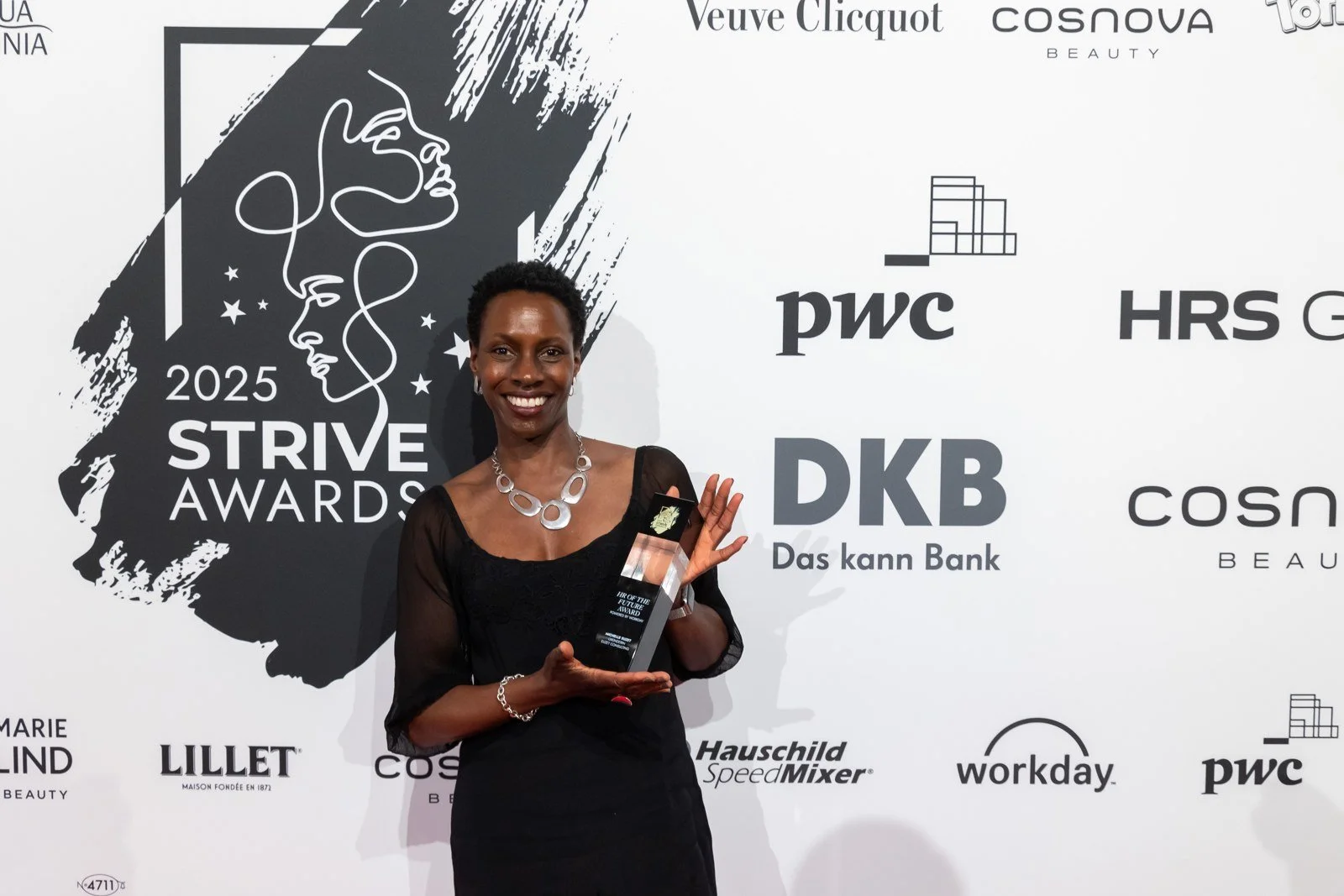 Michelle Euzet mit dem STRIVE Award 2025
