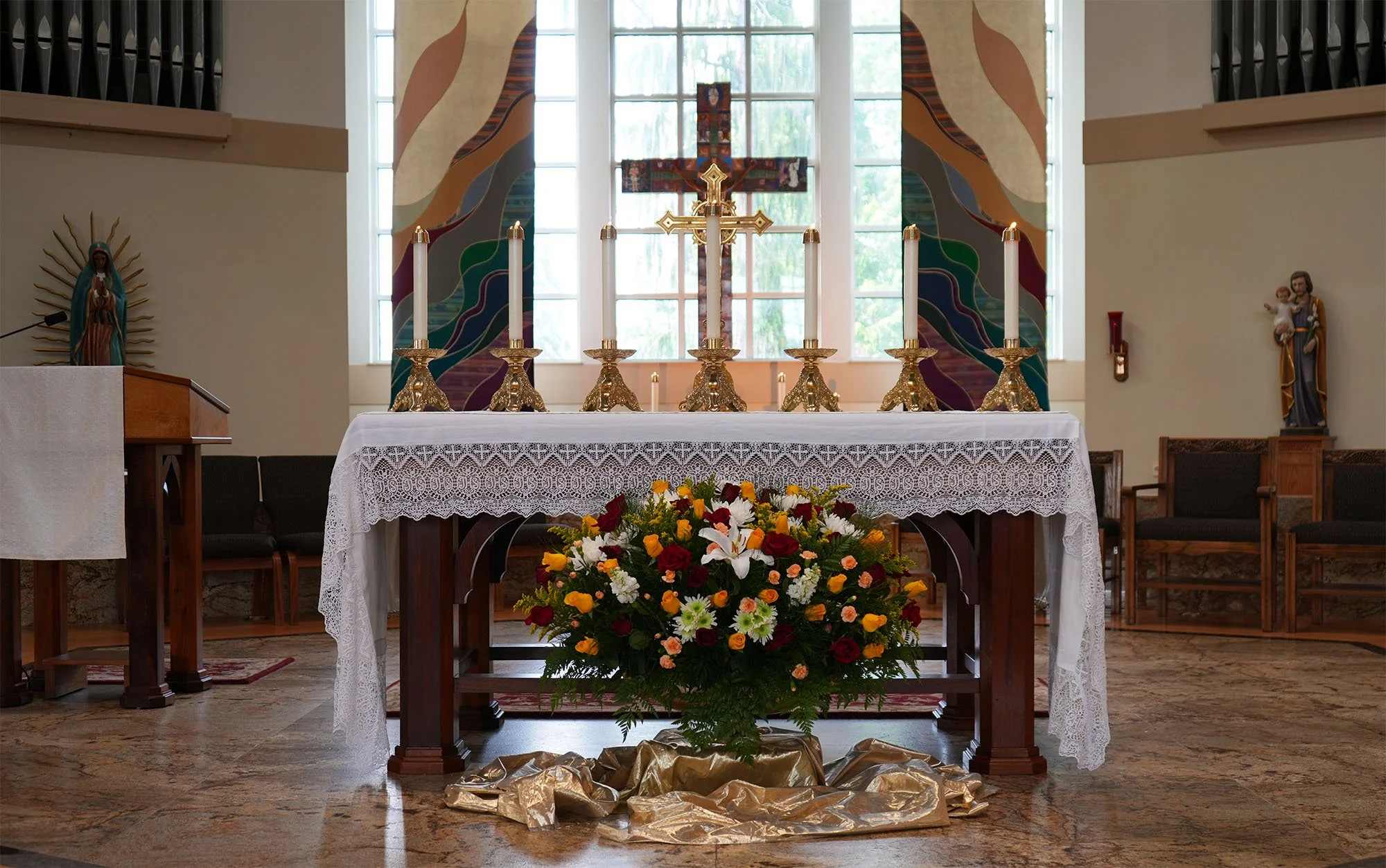 Lakewood-Catholic-Parish-Family-SFC-Altar.jpg