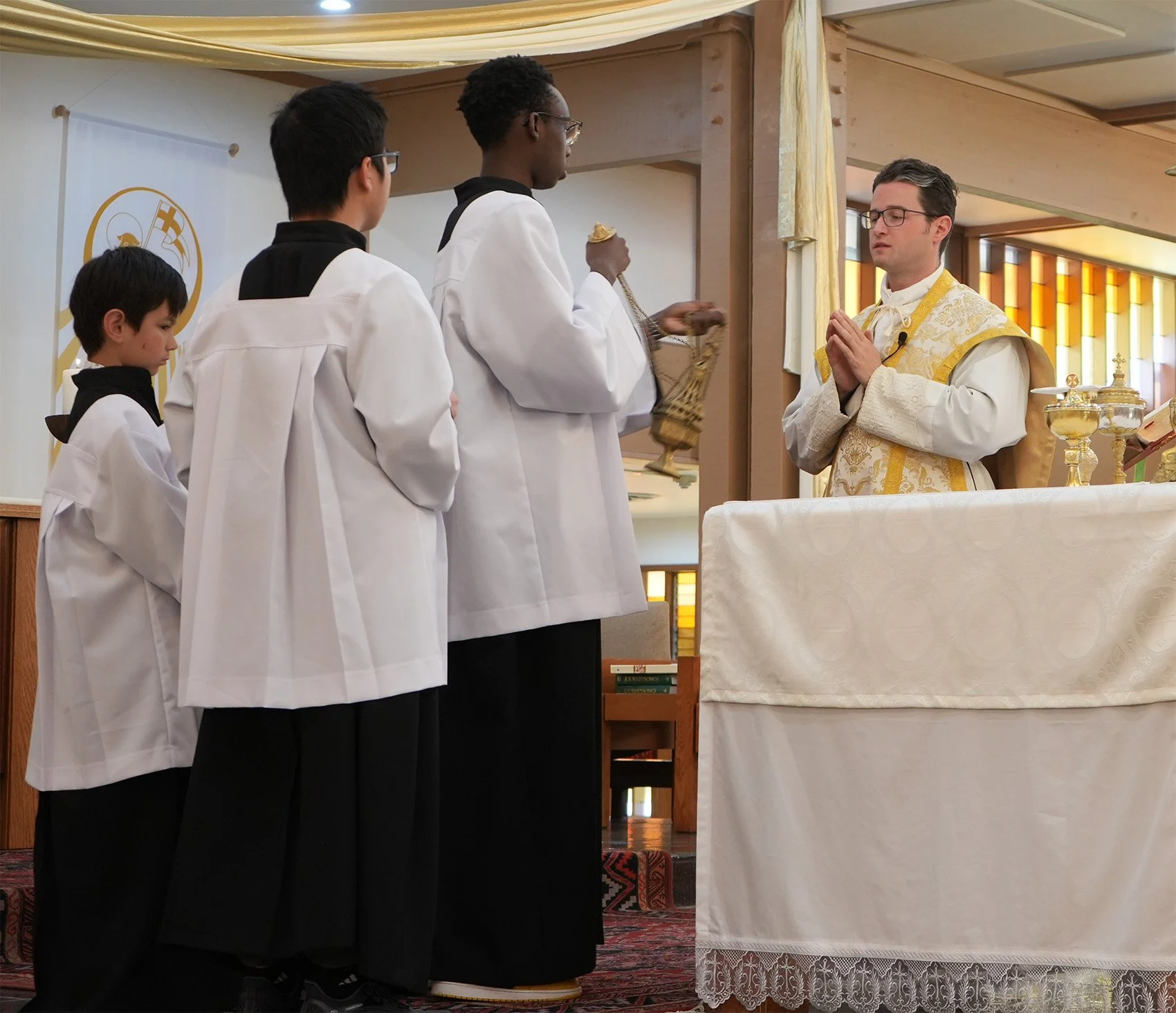 Altar boys 2.jpg