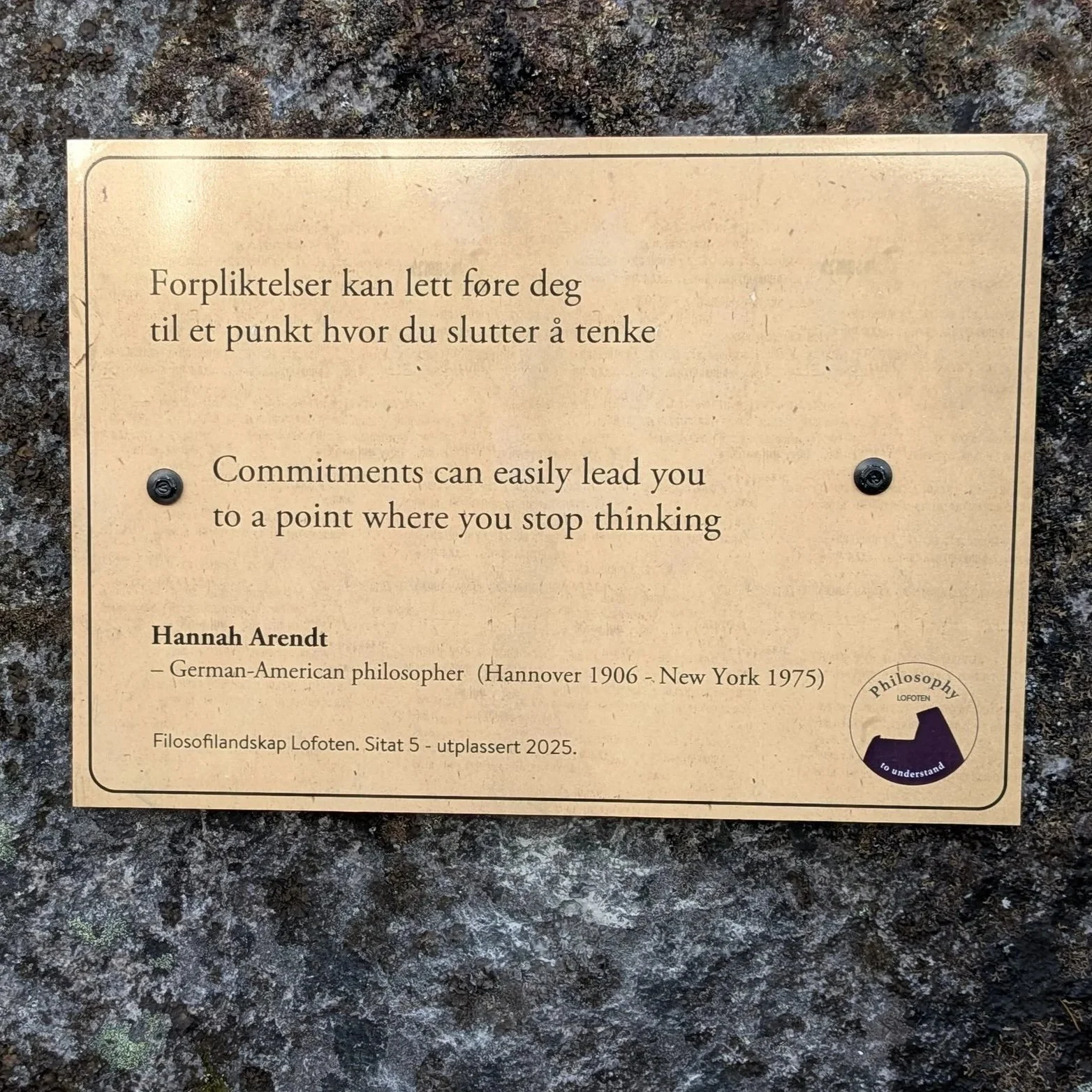 Sitatpunkt Hannah Arendt