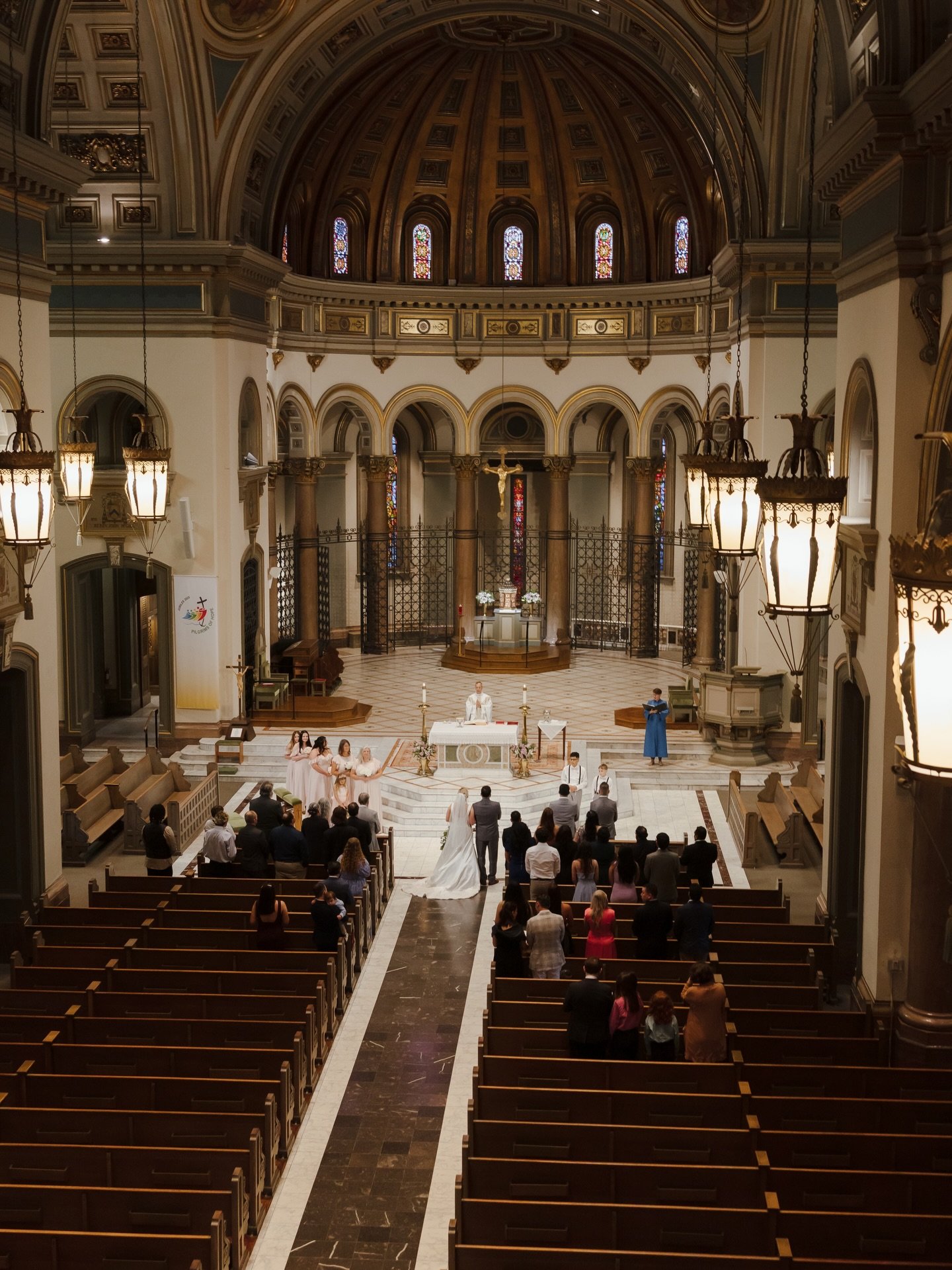 One of my favorite ceremony photos from 2025. Manifesting many more favorites in 2026🤩!!

#virginiaweddingphotographer #raleighdurhamweddingphotographer #raleighdurhamphotographer #centralvirginiaphotographer #centralvirginiaweddingphotographer