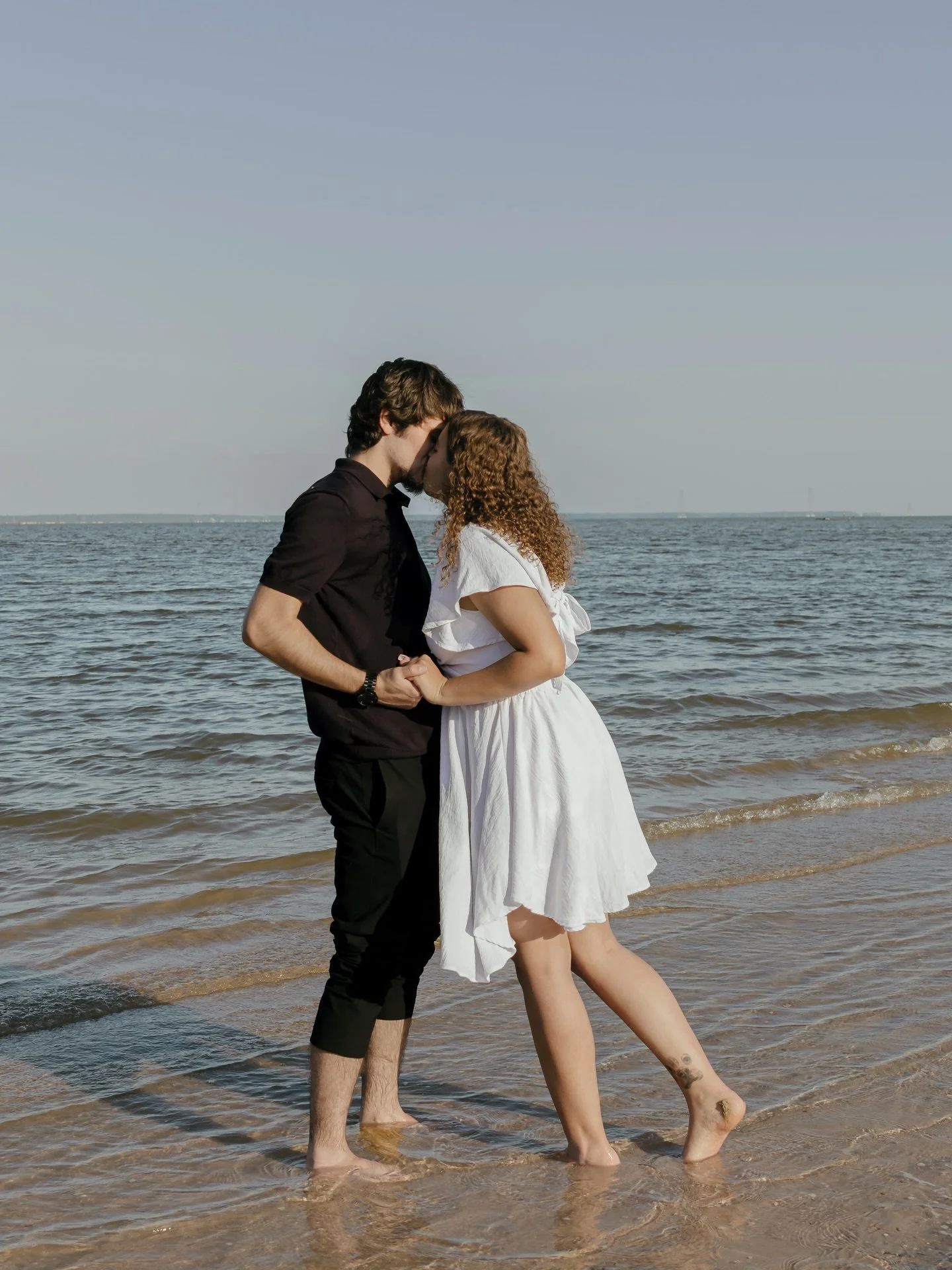 Mentally I&rsquo;m sweating while documenting love on a beach in late August. Physically, I&rsquo;m under 3 blankets posting this. 

So excited for warmer days soon!!!!🌅