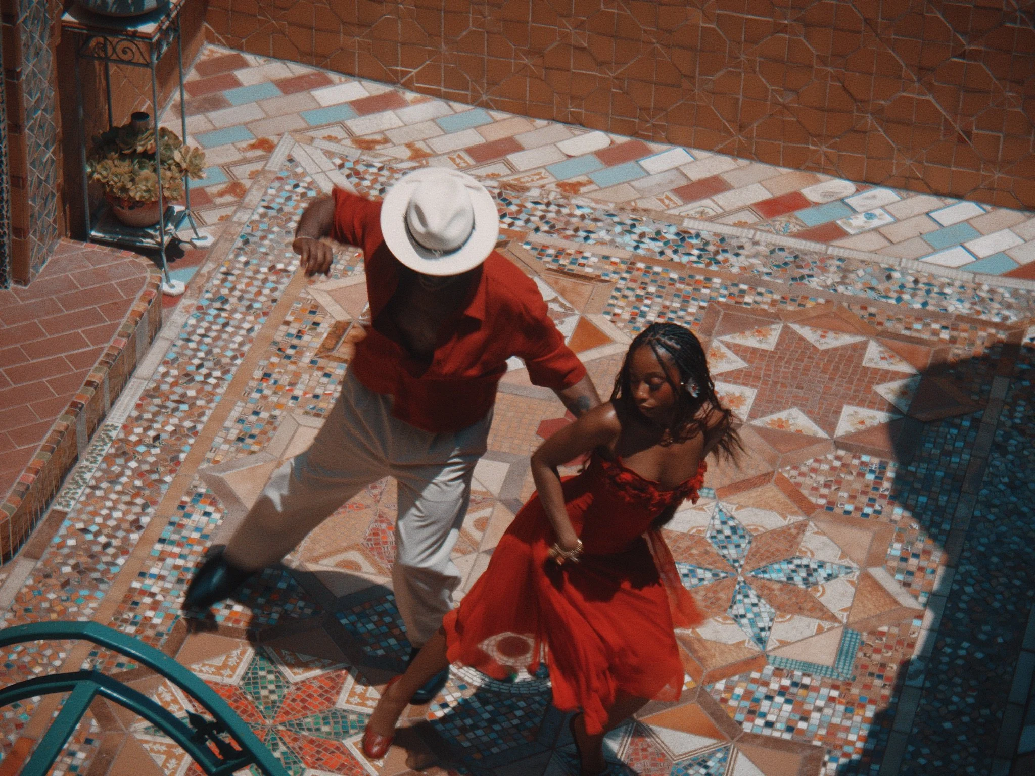 “Olé” Music Video