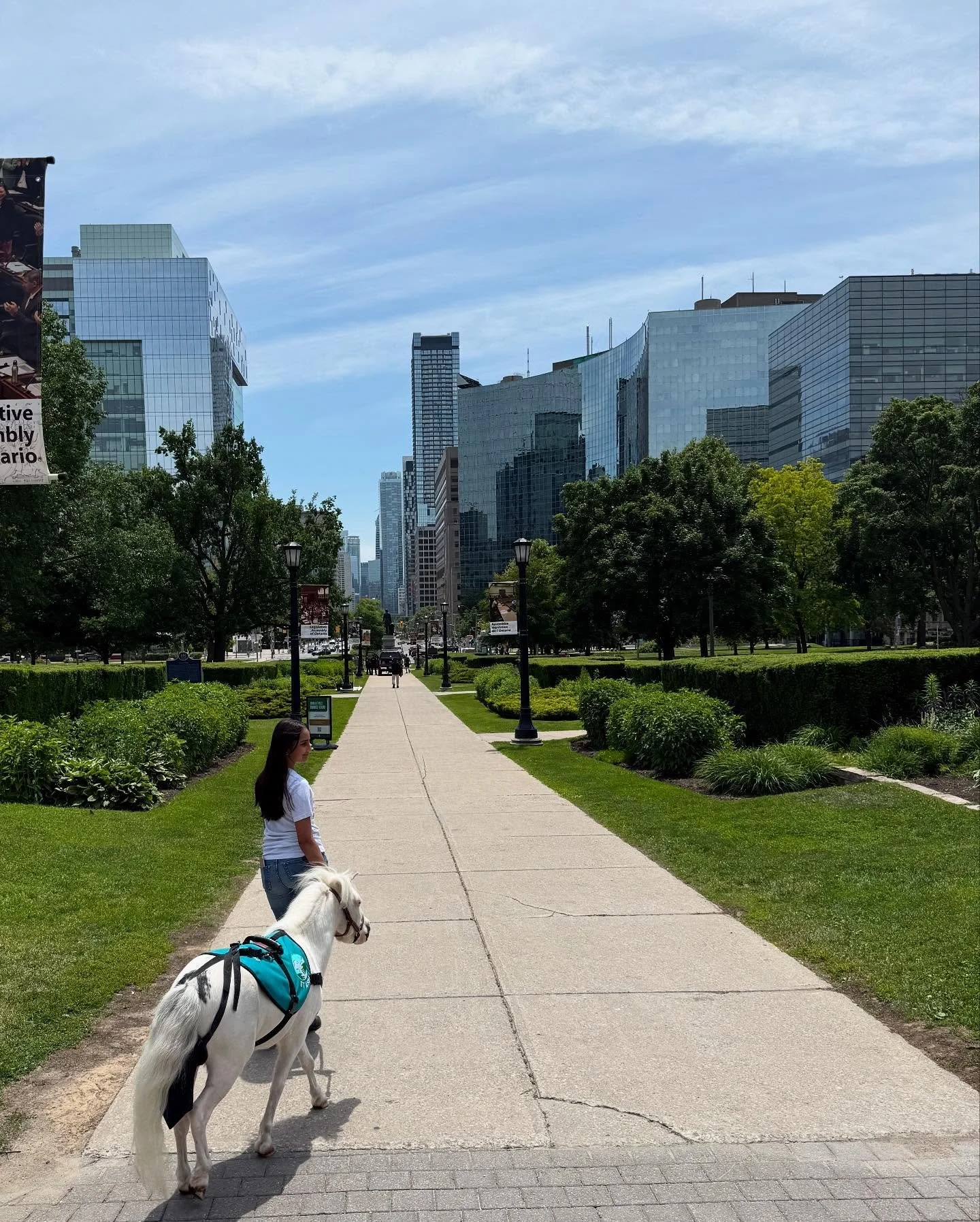 I had the pleasure of trotting through the UHN District this Sunday, and I just wanted to say a big THANK YOU to all the incredible healthcare workers.
Your compassion, dedication, and tireless care don’t go unnoticed! Whether you’re at