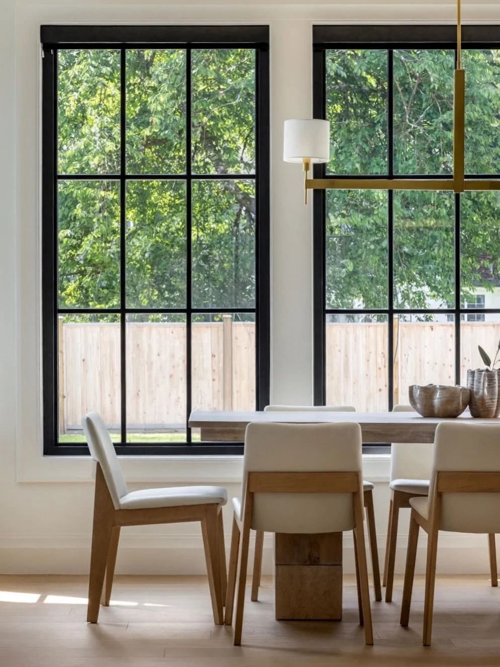 Step into our Stonehaus project and be welcomed by a light-filled dining nook made for everyday gathering. Natural light plays off the warm wood tones, while the overhead detail adds just the right amount of character!

Interior Designer: @centrestag