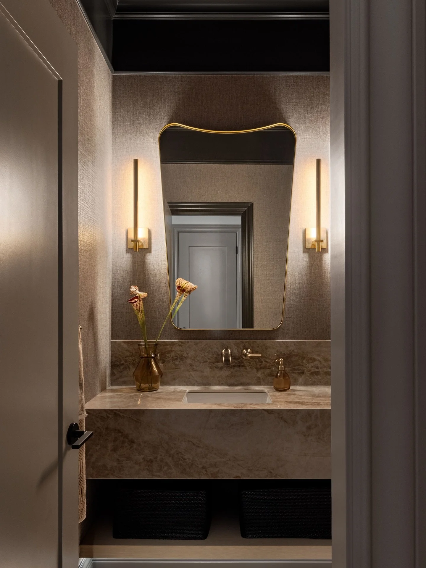 We&rsquo;re still not over this transformation 🤩 Swipe to see the before! We kept the upper moulding, painted it dark, and layered in a textured wallpaper that adds so much depth and dimension to this powder room.

Interior Designer: @centrestagedes