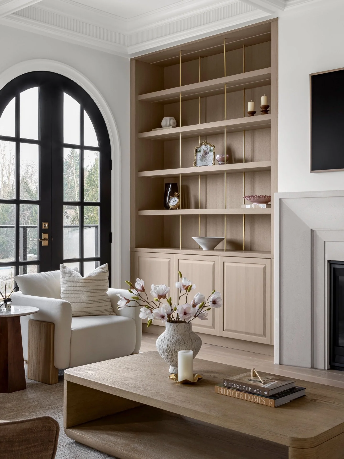 We love beautifying built-ins to elevate a great room. Gold metal rails create subtle dividers that add structure without overwhelming the design, while warm wood tones and minimal decor bring a fresh, calm energy to the space.

Interior Designer: @c