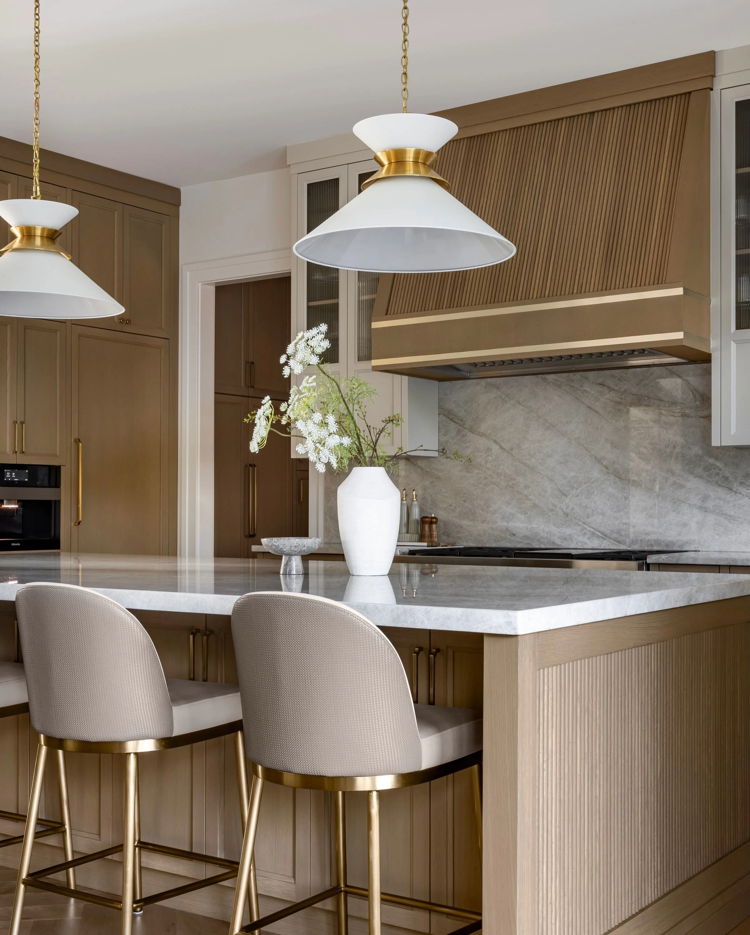 There&rsquo;s something about a warm kitchen that just makes people want to stay awhile! From slow mornings with coffee at the island to evenings spent catching up under the pendant lights, this space was designed to feel inviting, relaxed, and full 
