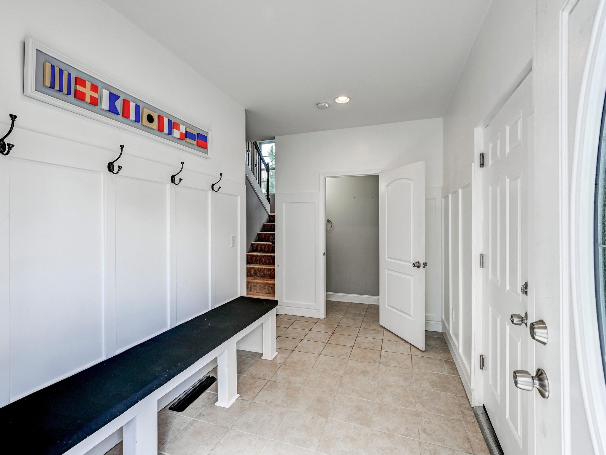 008-018-Foyer-2048x1536.jpg