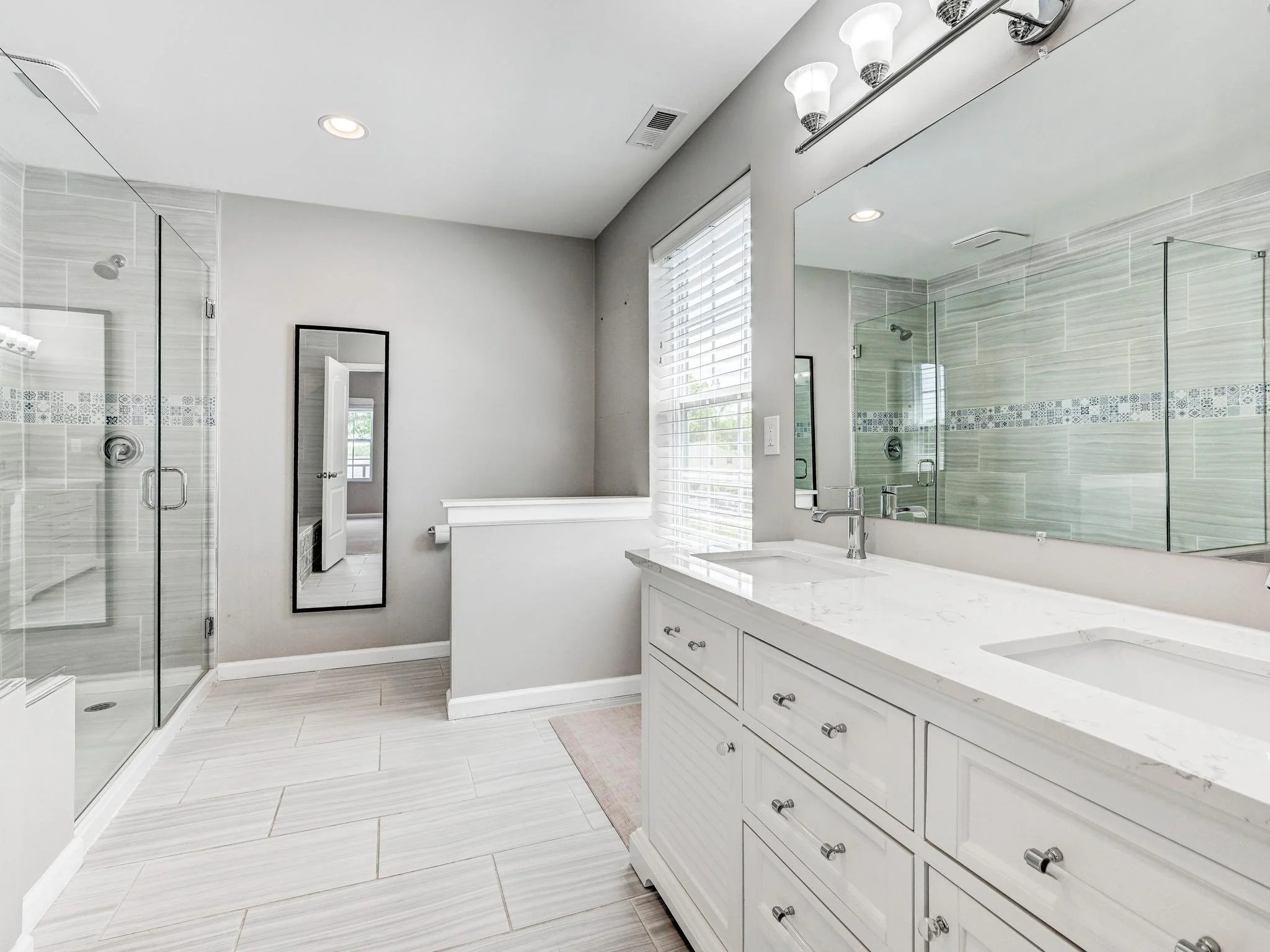 028-042-Bathroom-2048x1536.jpg
