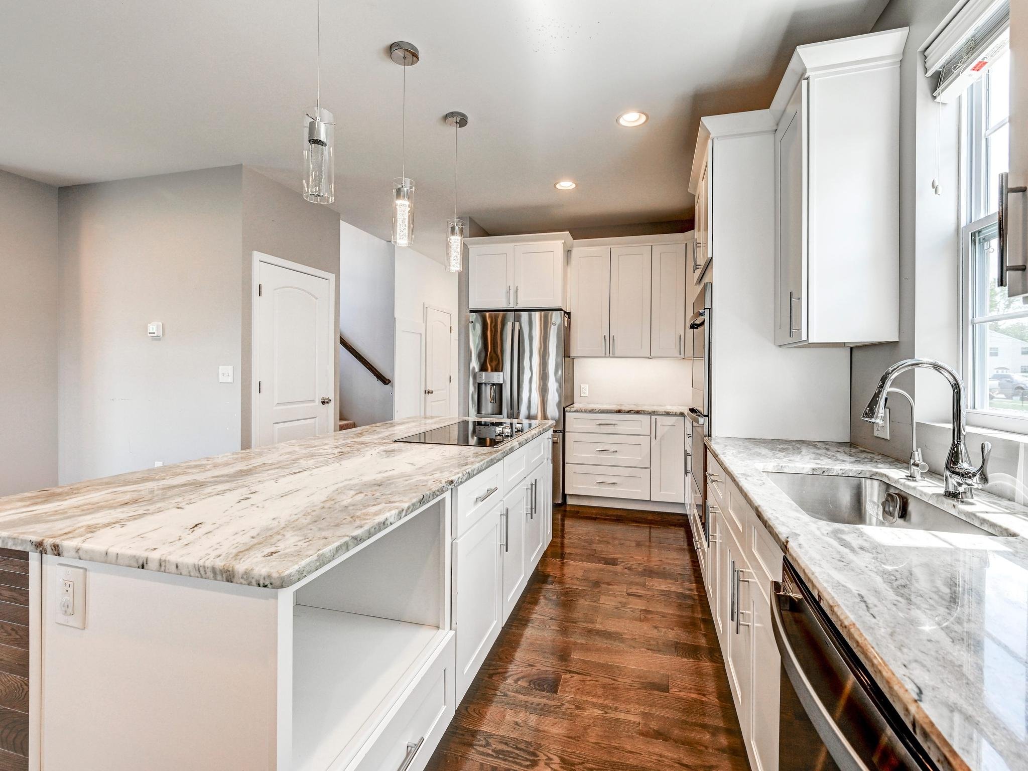 015-041-Kitchen-2048x1536.jpg