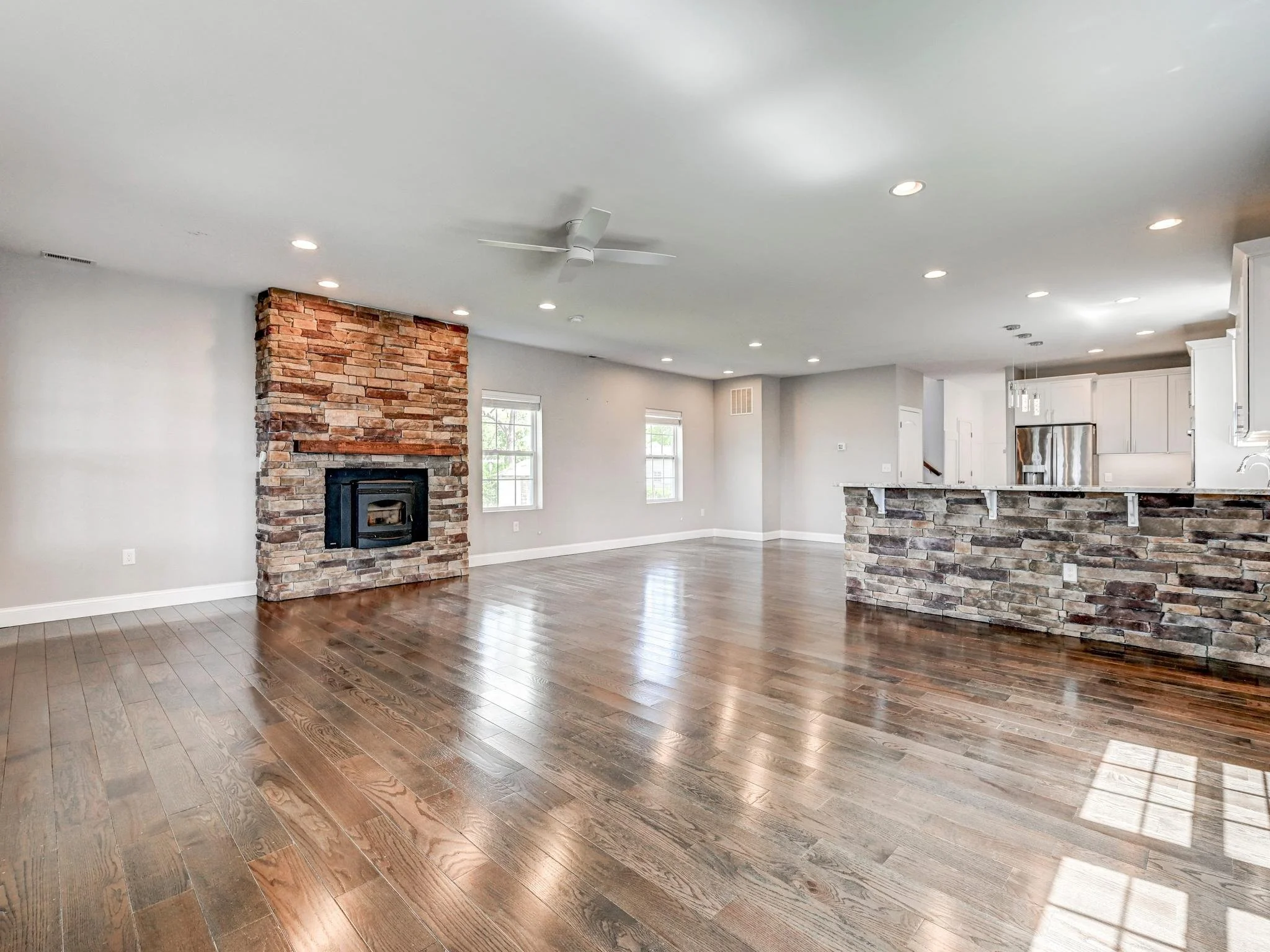 019-045-Living Room-2048x1536.jpg