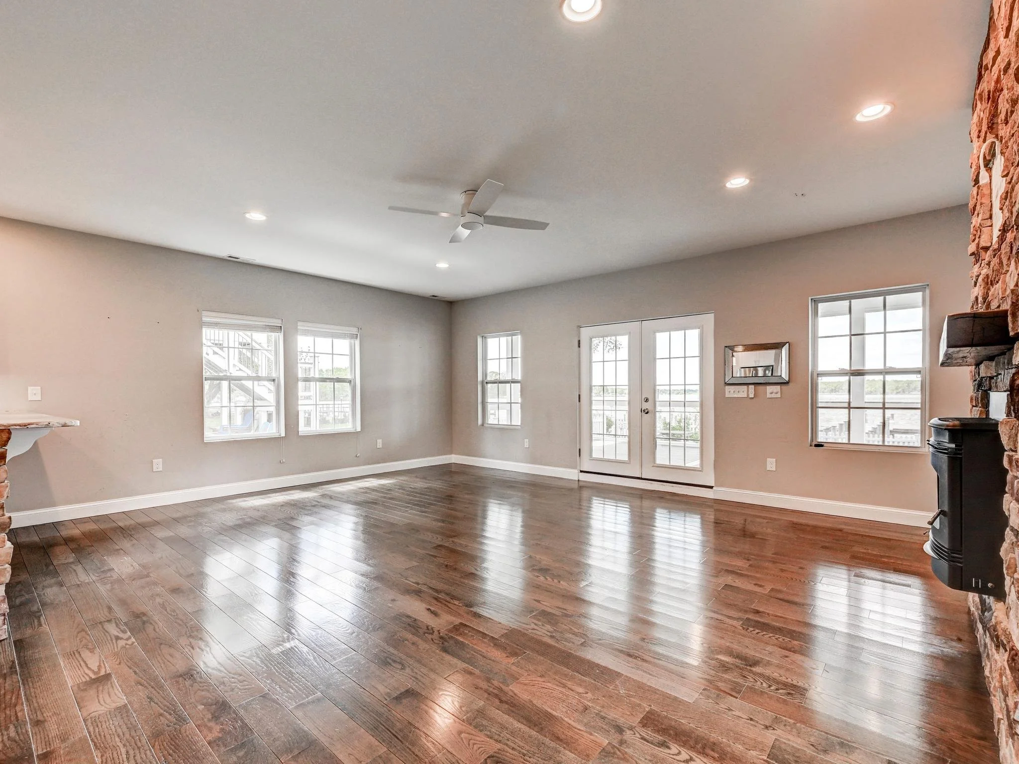 017-008-Living Room-2048x1536.jpg