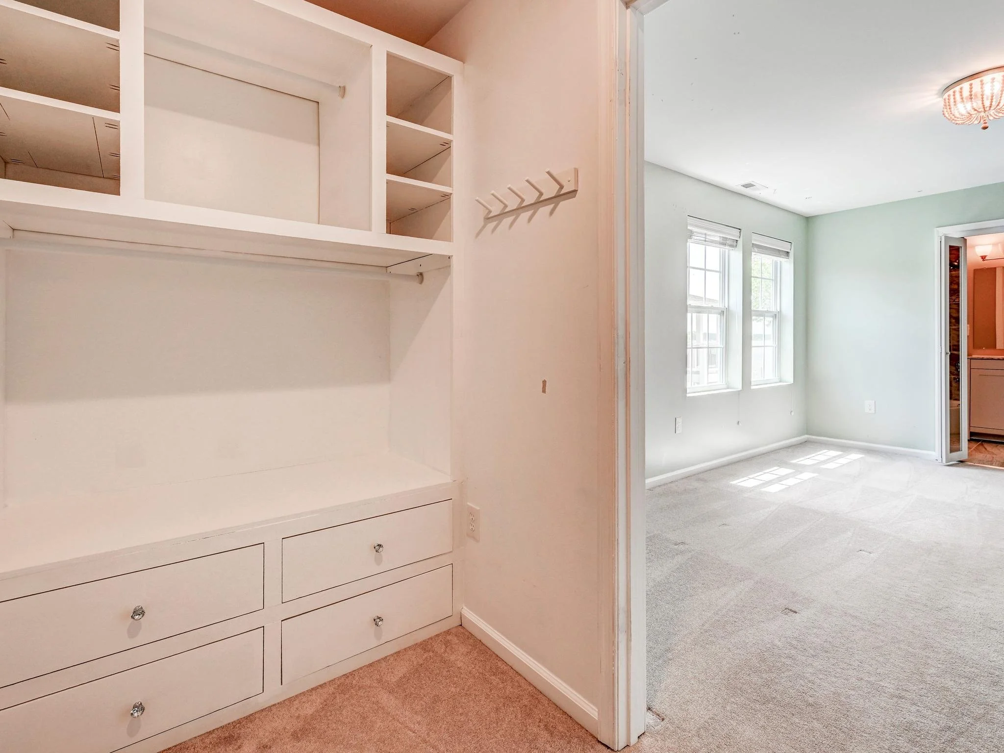 033-039-Closet-2048x1536.jpg