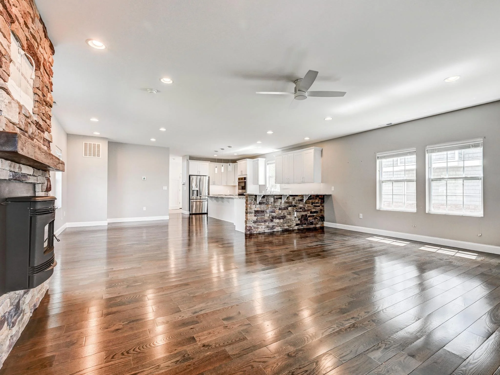 020-016-Living Room-2048x1536.jpg