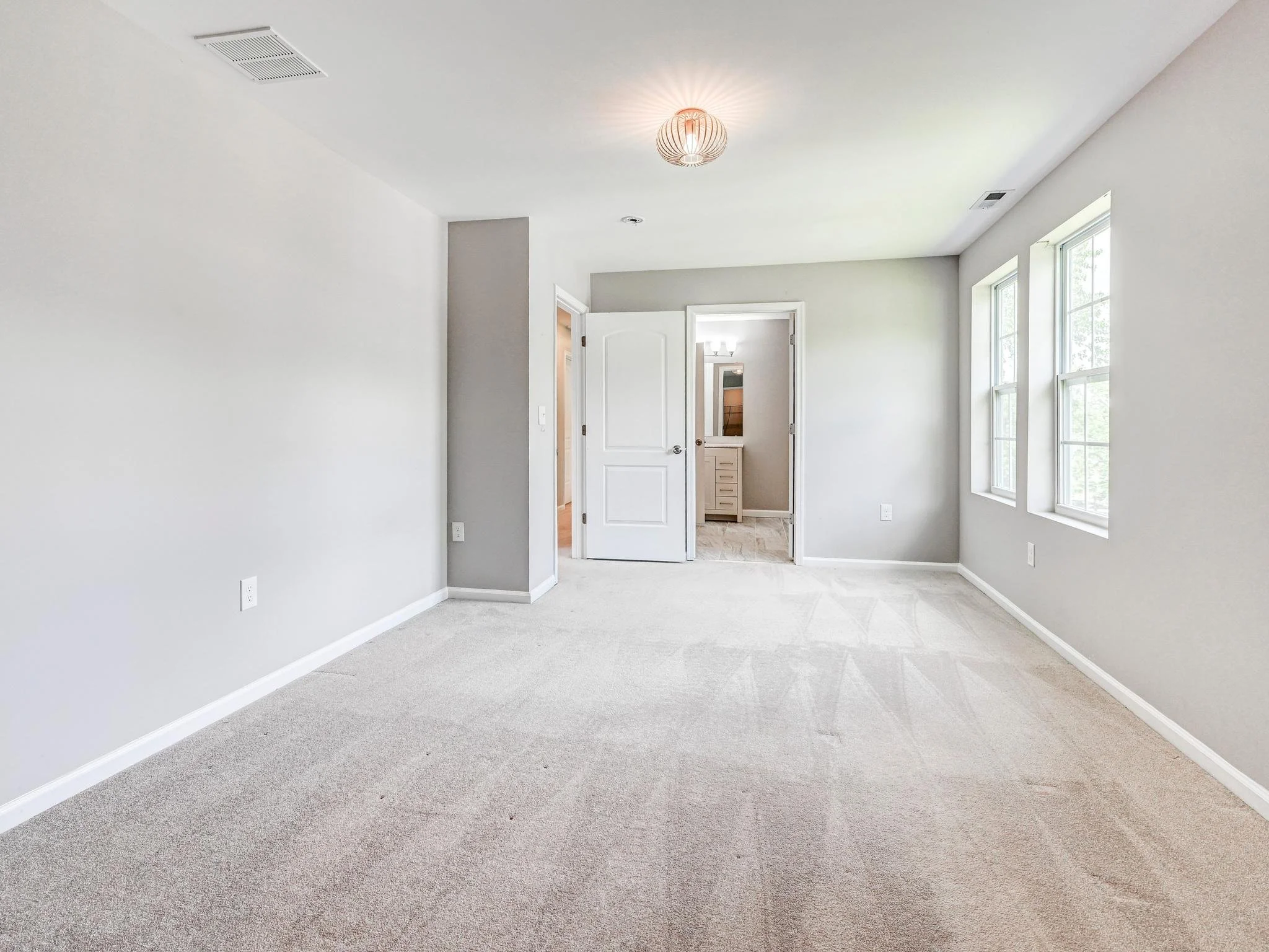 036-021-Bedroom-2048x1536.jpg