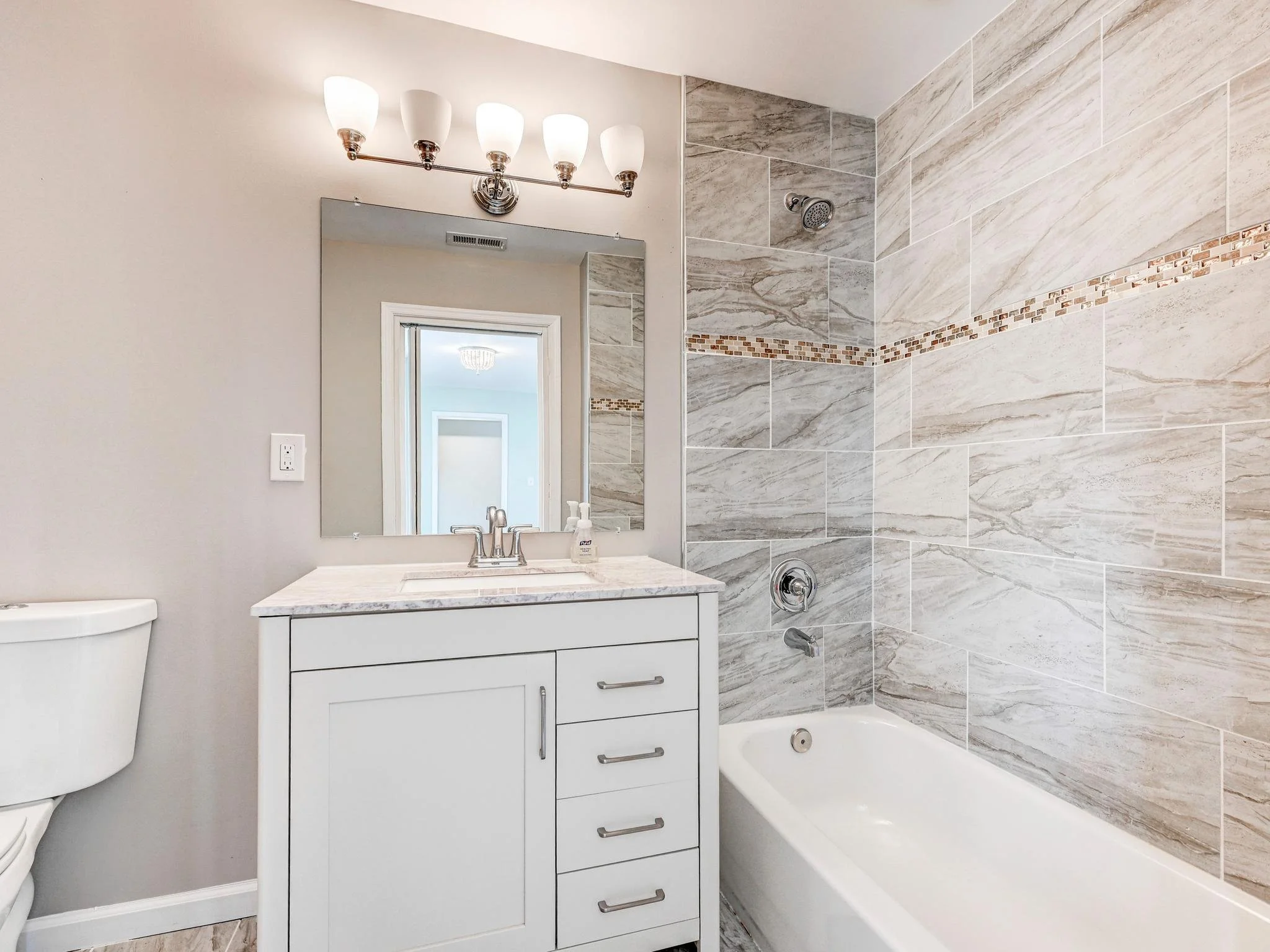 034-034-Bathroom-2048x1536.jpg