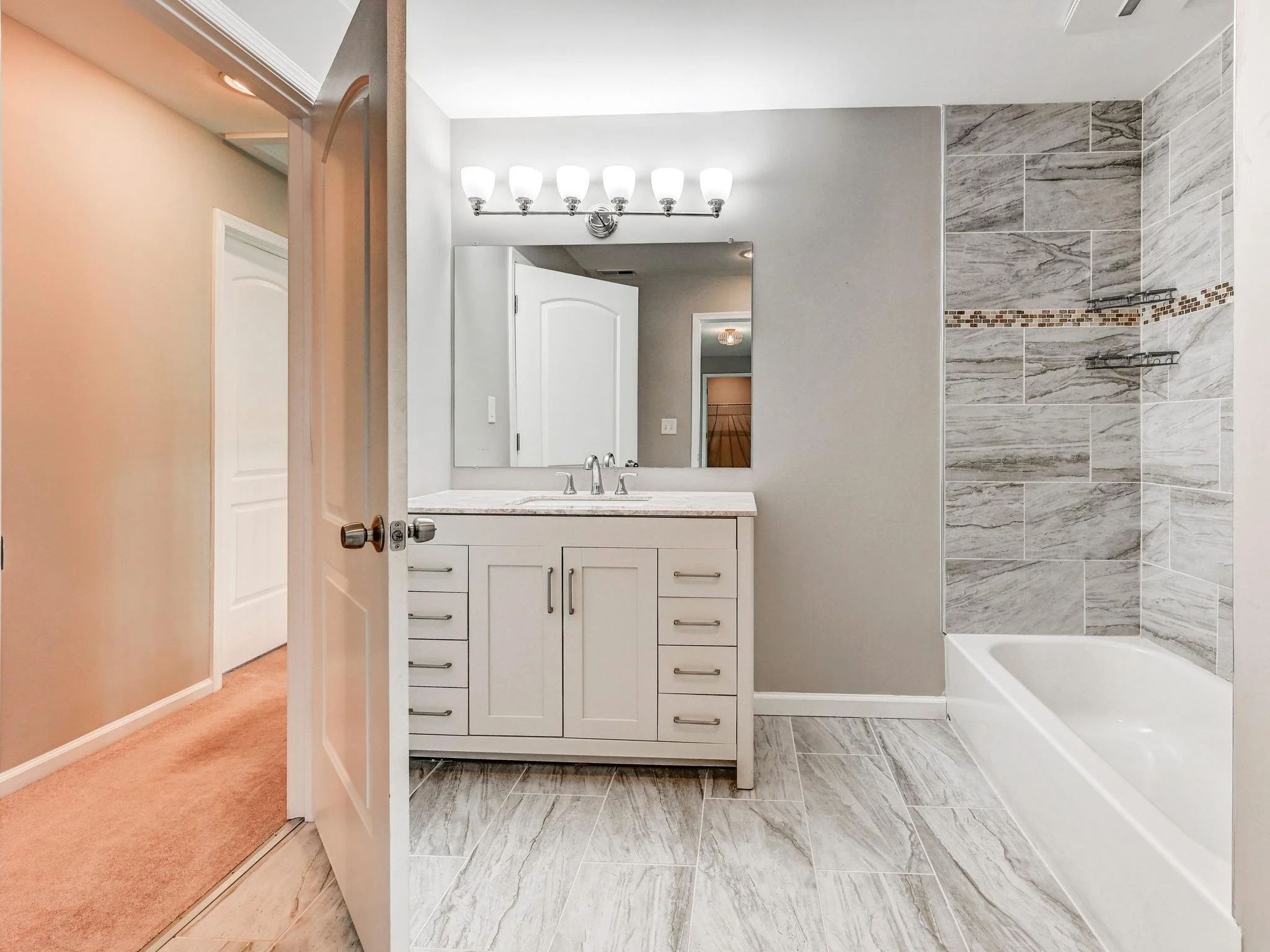 037-026-Bathroom-2048x1536.jpg