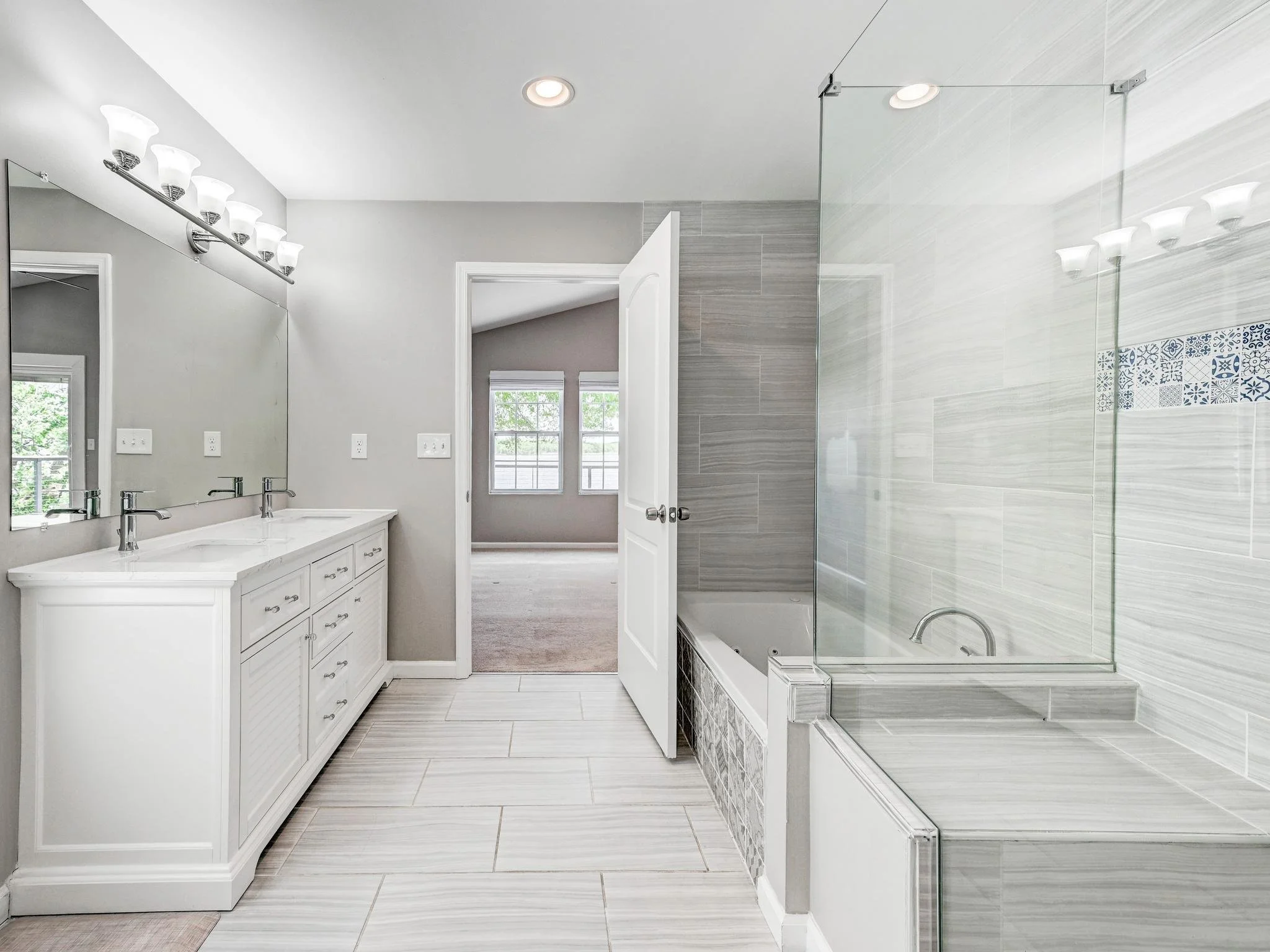 029-037-Bathroom-2048x1536.jpg