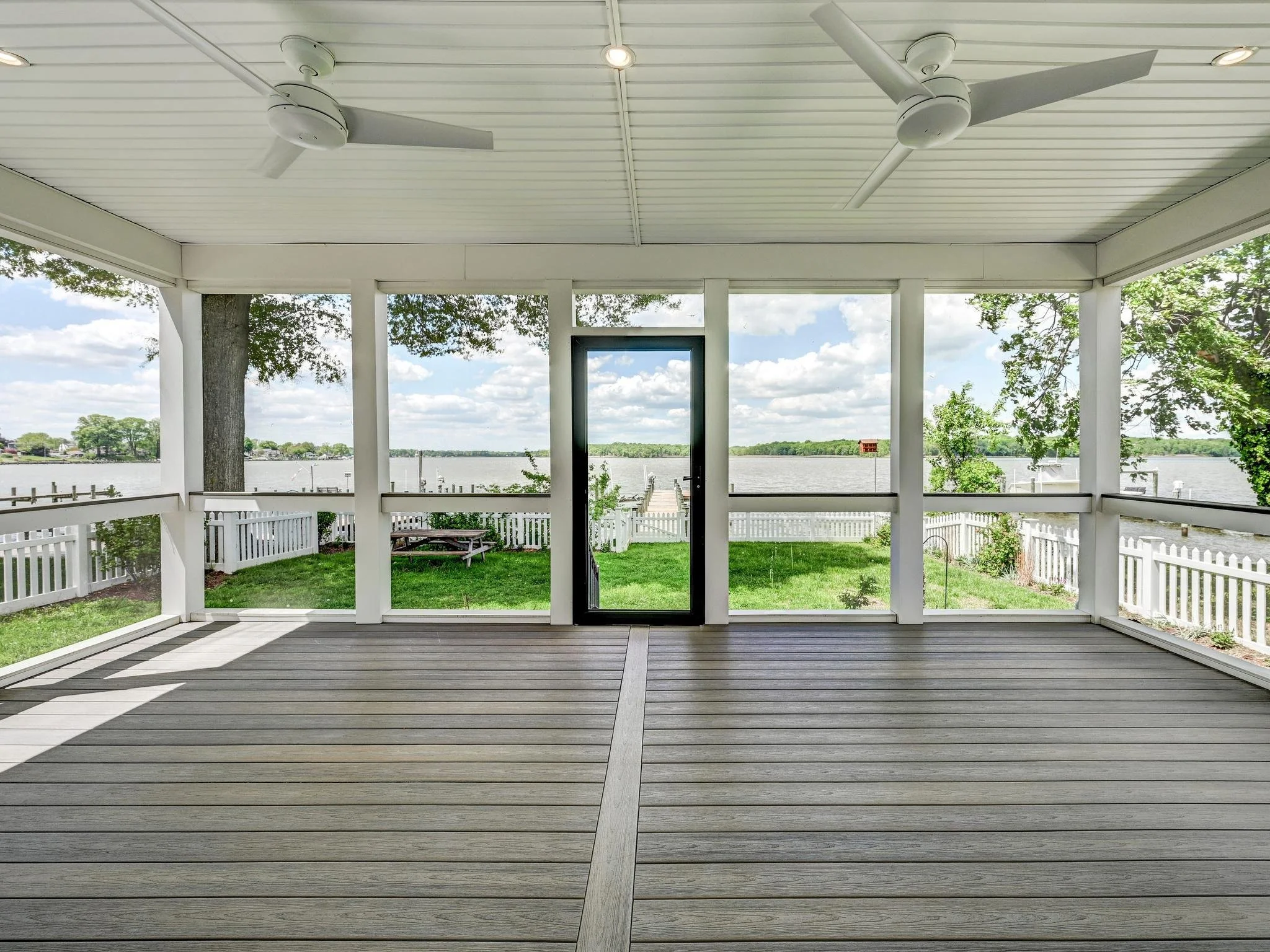 043-028-Screenedin Porch-2048x1536.jpg