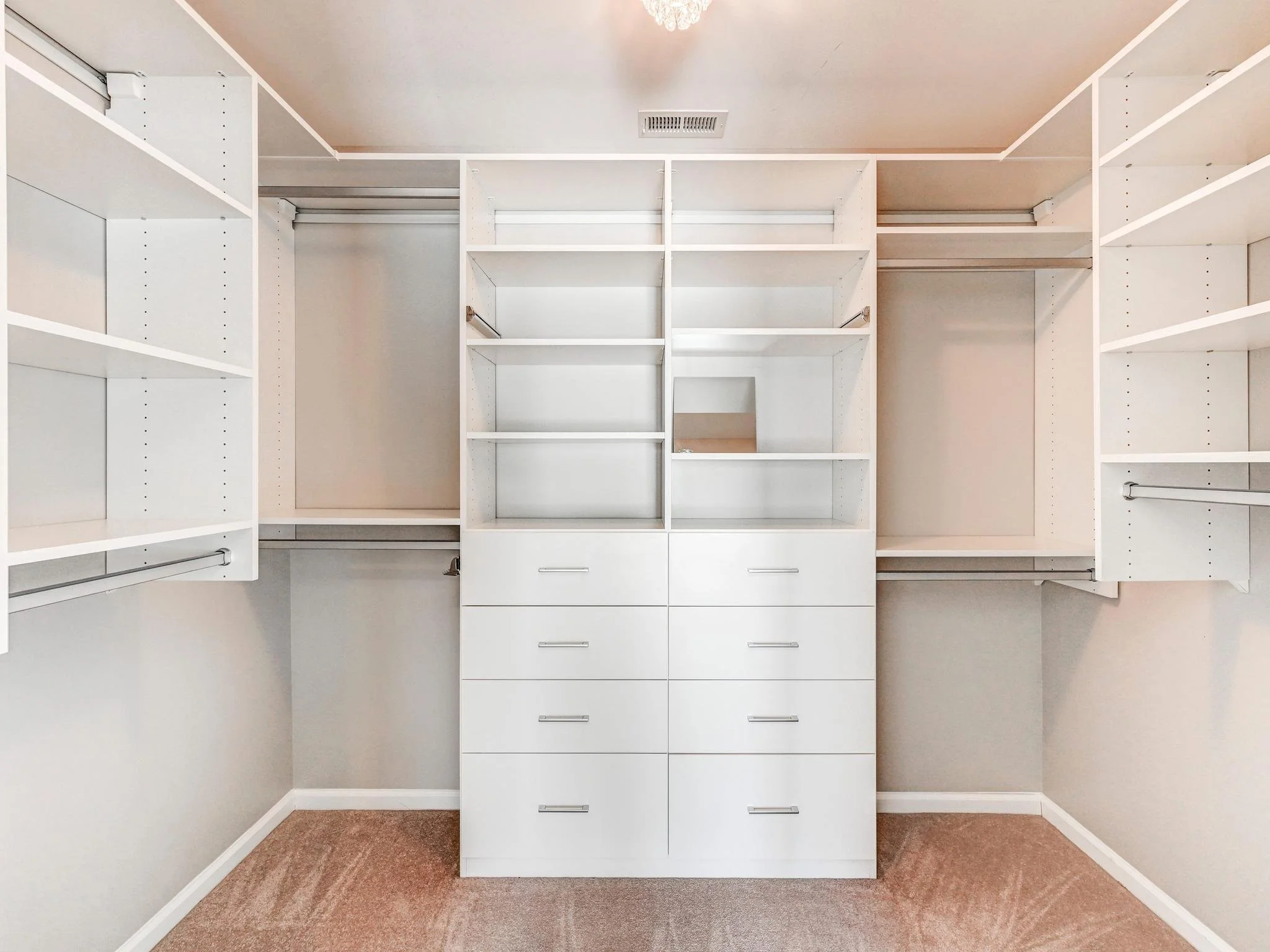 030-010-Closet-2048x1536.jpg