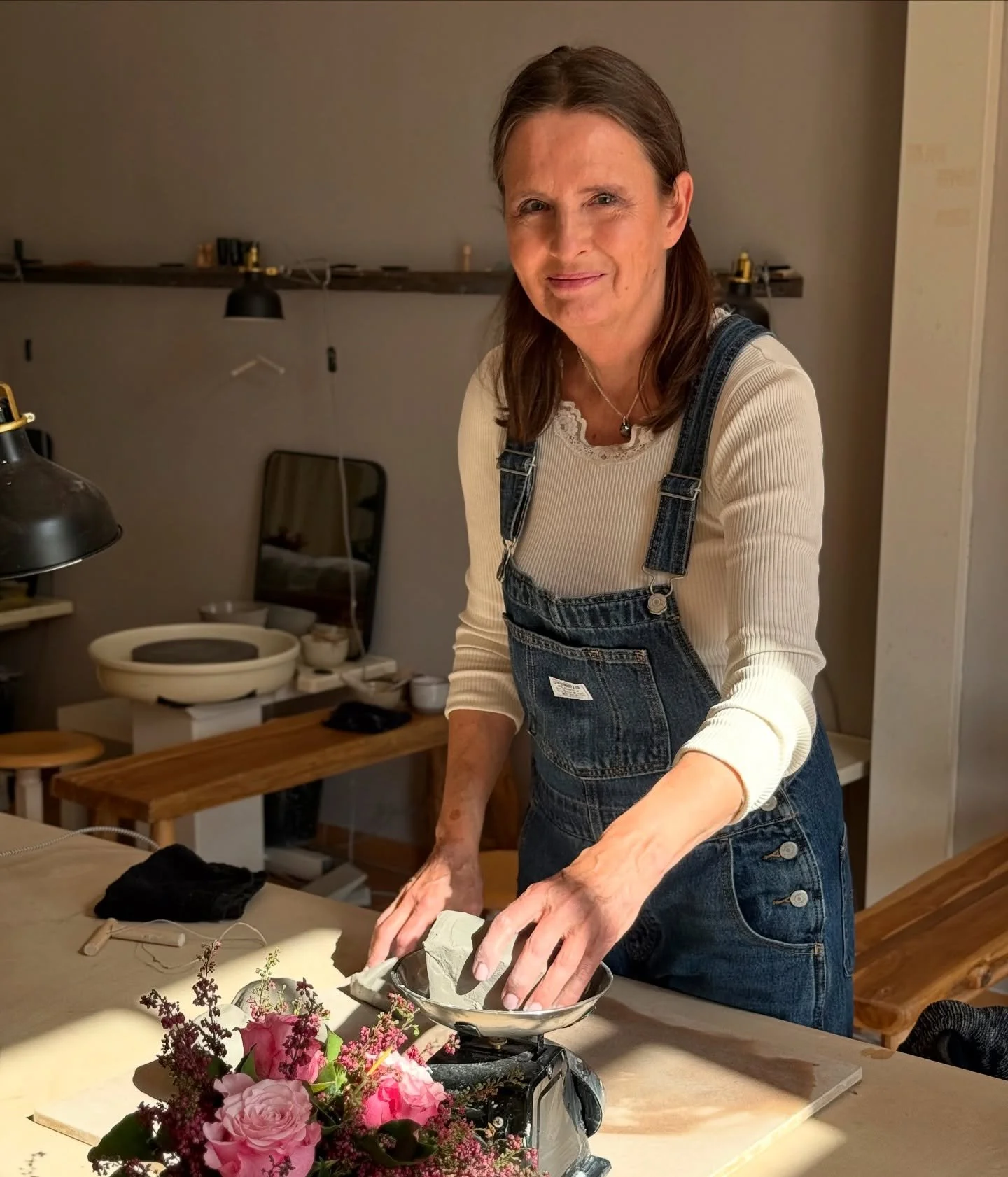 Ein paar sch&ouml;ne Momente von unserem Wochenende im Atelier 🥰 Wir w&uuml;nschen euch einen guten Start in die neue Woche! 🤍

//
A few beautiful moments from our weekend in the studio. Wishing you a great start into the new week,
Barbara &amp; Lo