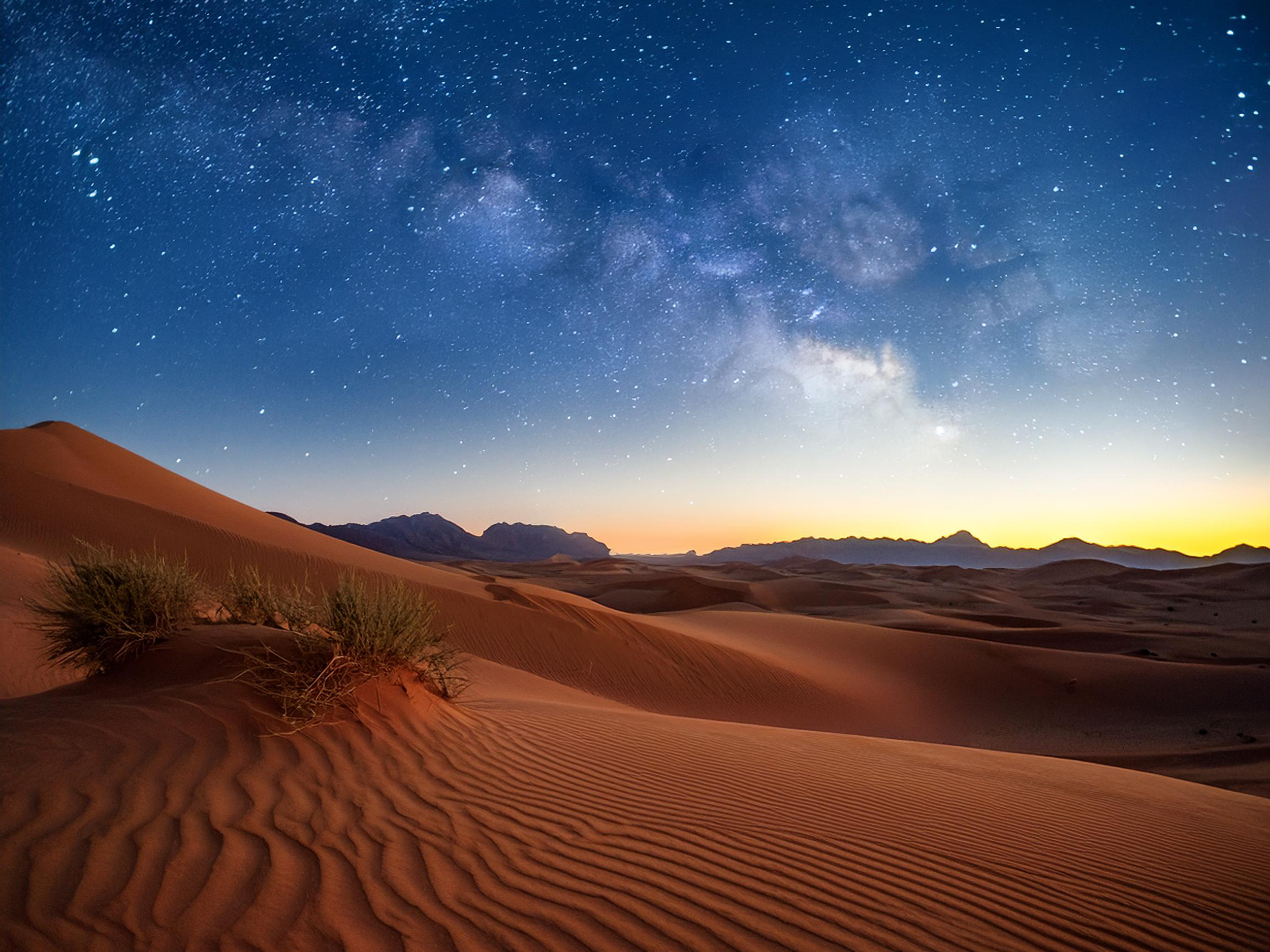 Milky Way Over Desert Dunes at Twilight - High-Resolution 16x12 Night Sky Photo | 400 PPI