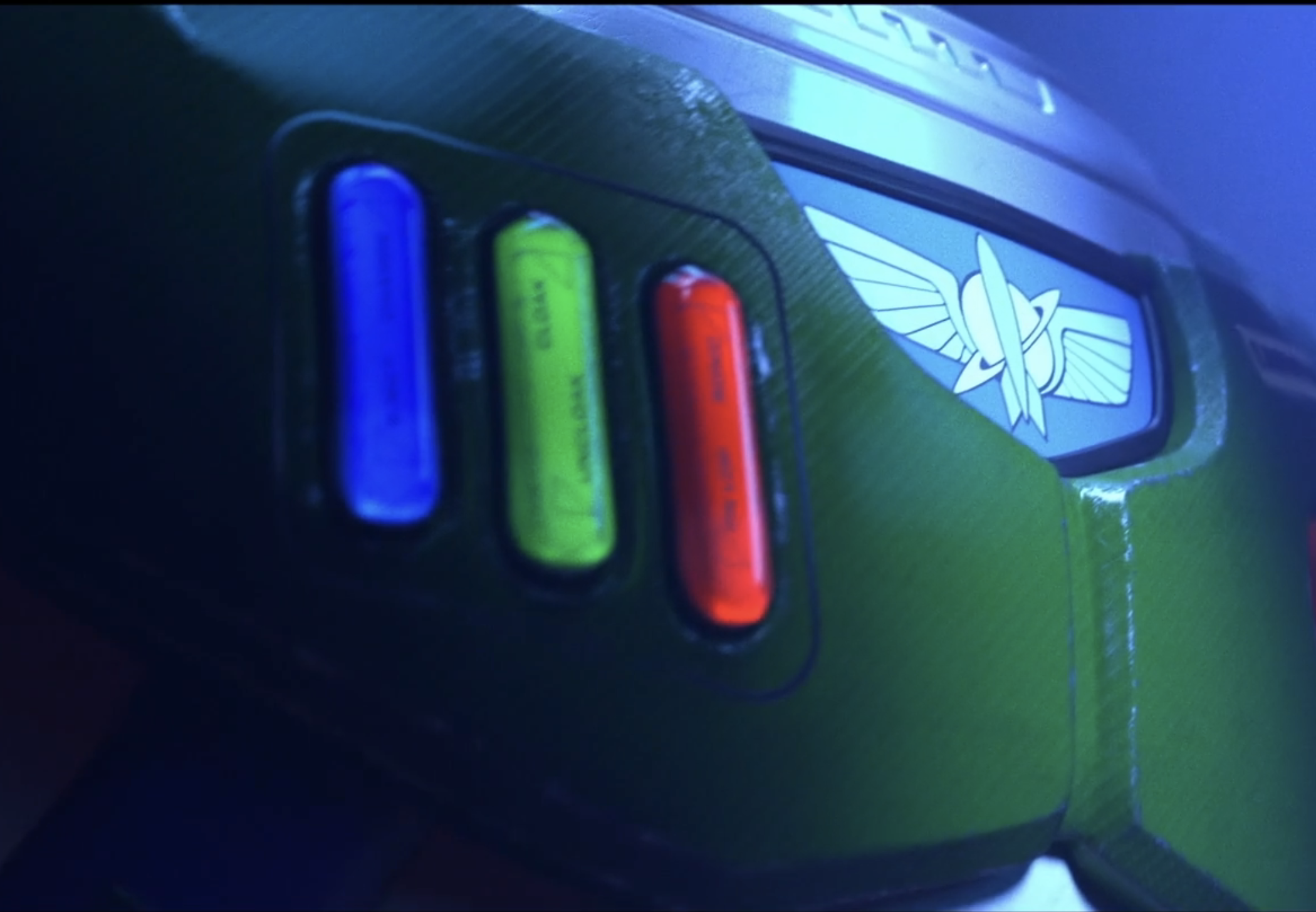 Pixar_Lightyear_chest_frame.png