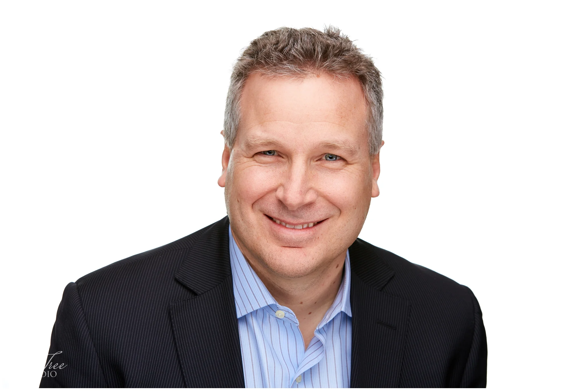 Toronto Conference Headshots for LinkedIn: 5 Easy Steps to Providing Hundreds of Headshots