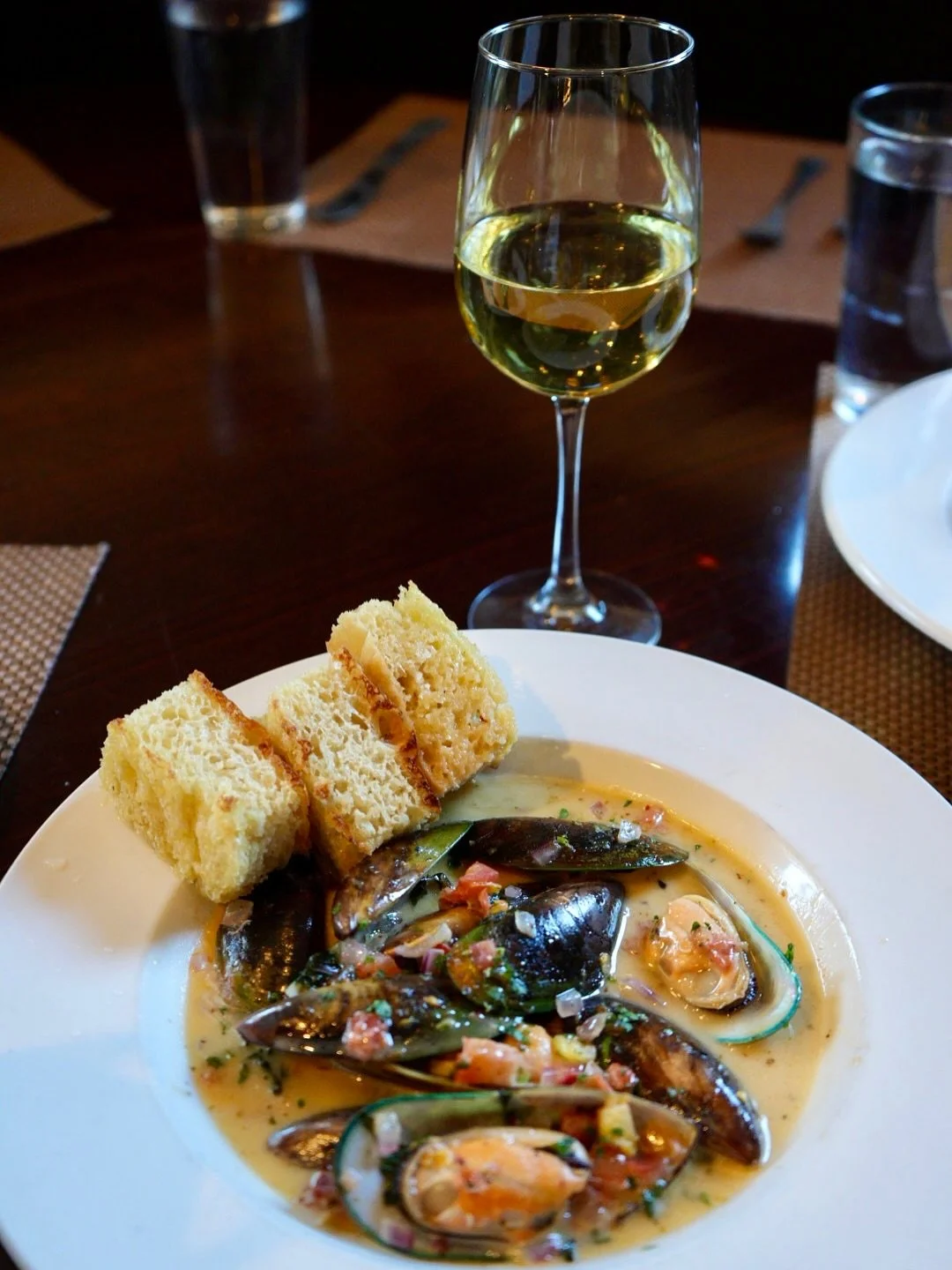 If you&rsquo;re a fan of mussels, you&rsquo;ll enjoy sopping up this sauce with our house-made focaccia and a crisp glass of white ☺️ We&rsquo;d love to see you this week, give us a call to book your table!

#TheGourmetNoodle #CrestedButte #Colorado 