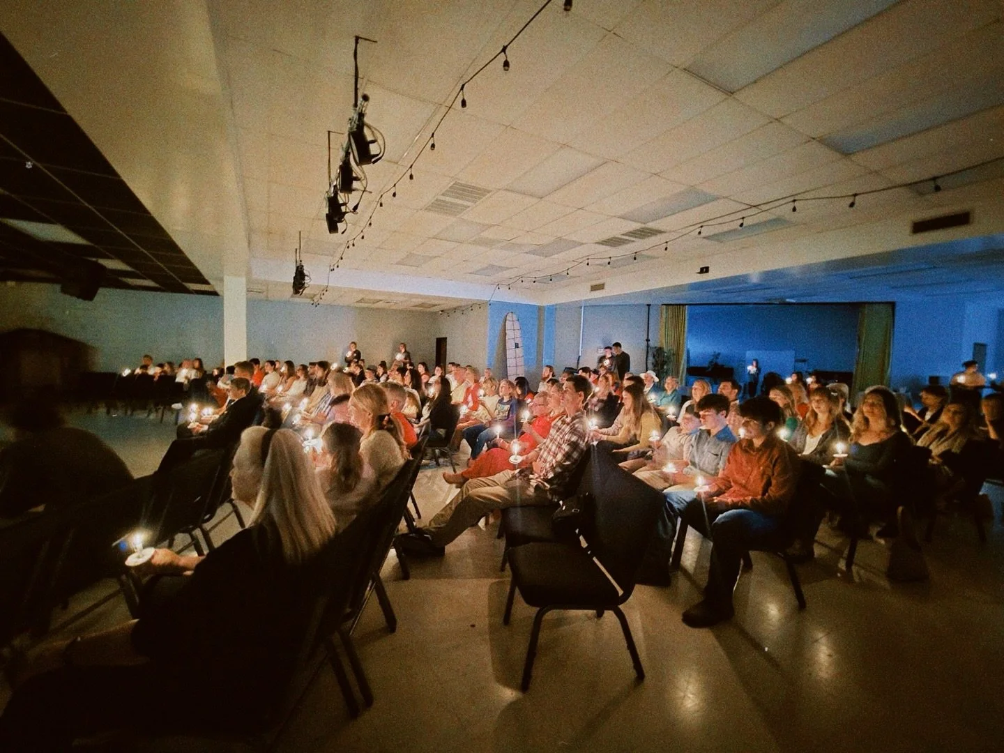 Light of the World!🕯️🌲

Silent night! Holy night!
Son of God, love&rsquo;s pure light
Radiant beams from thy holy face,
With the dawn of redeeming grace,
Jesus, Lord, at thy birth!
Jesus, Lord, at thy birth!

We hope everyone had a beautiful Christ