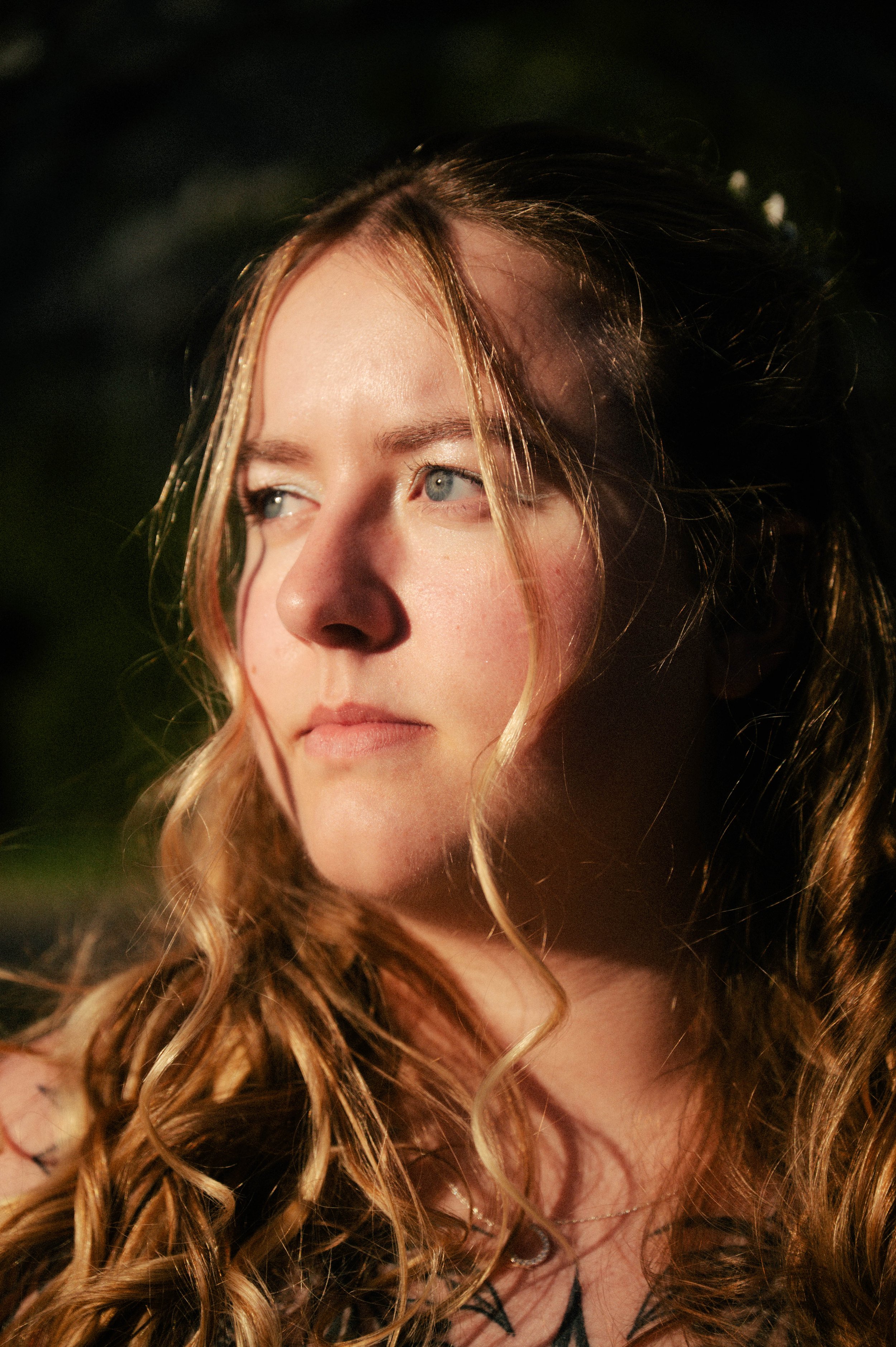 richmond-graduation-photos-close-up-portrait-hannah-louise-photo-1.jpg