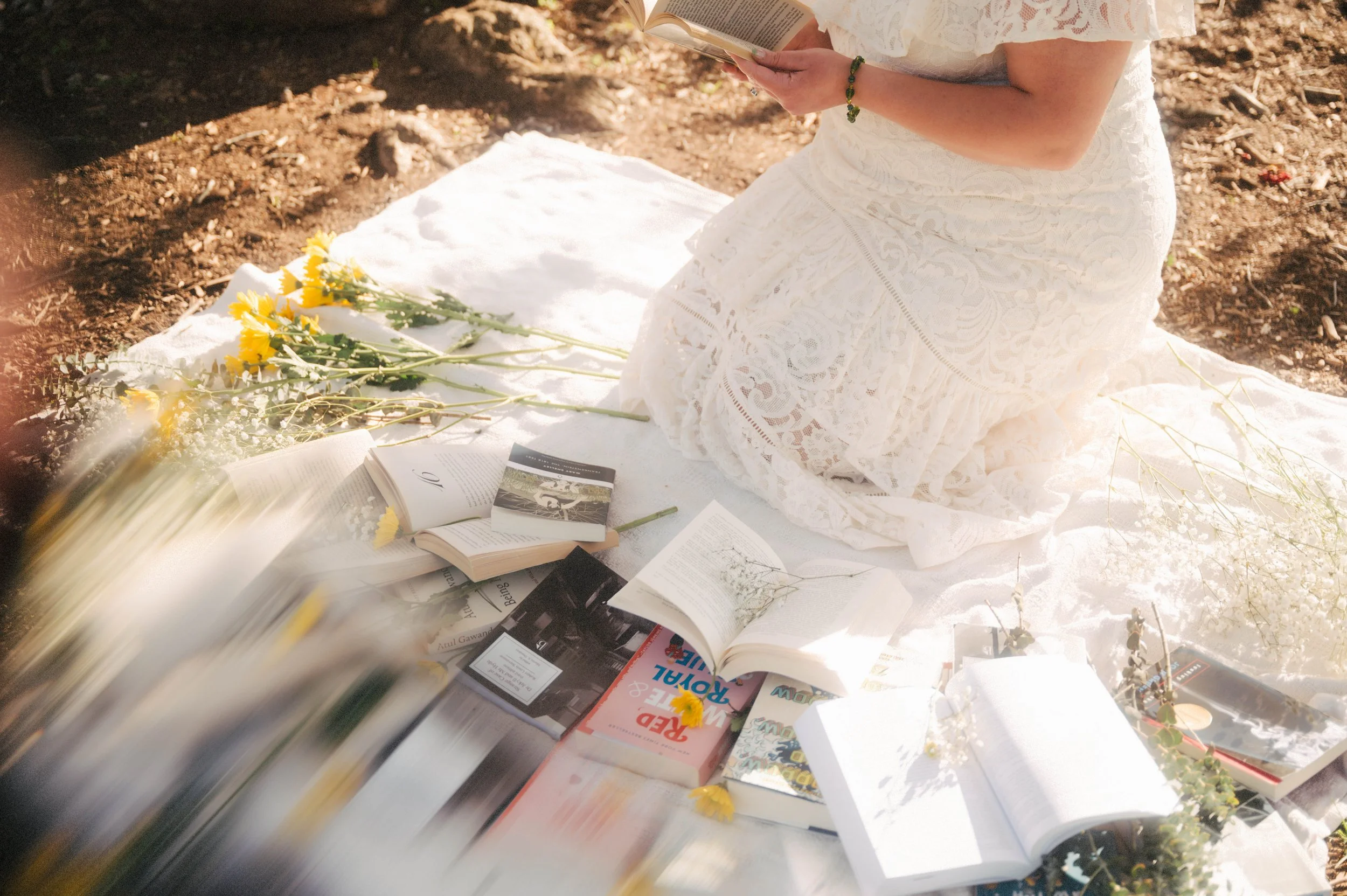 richmond-grad-session-reading-books-hannah-louise-photo.jpg