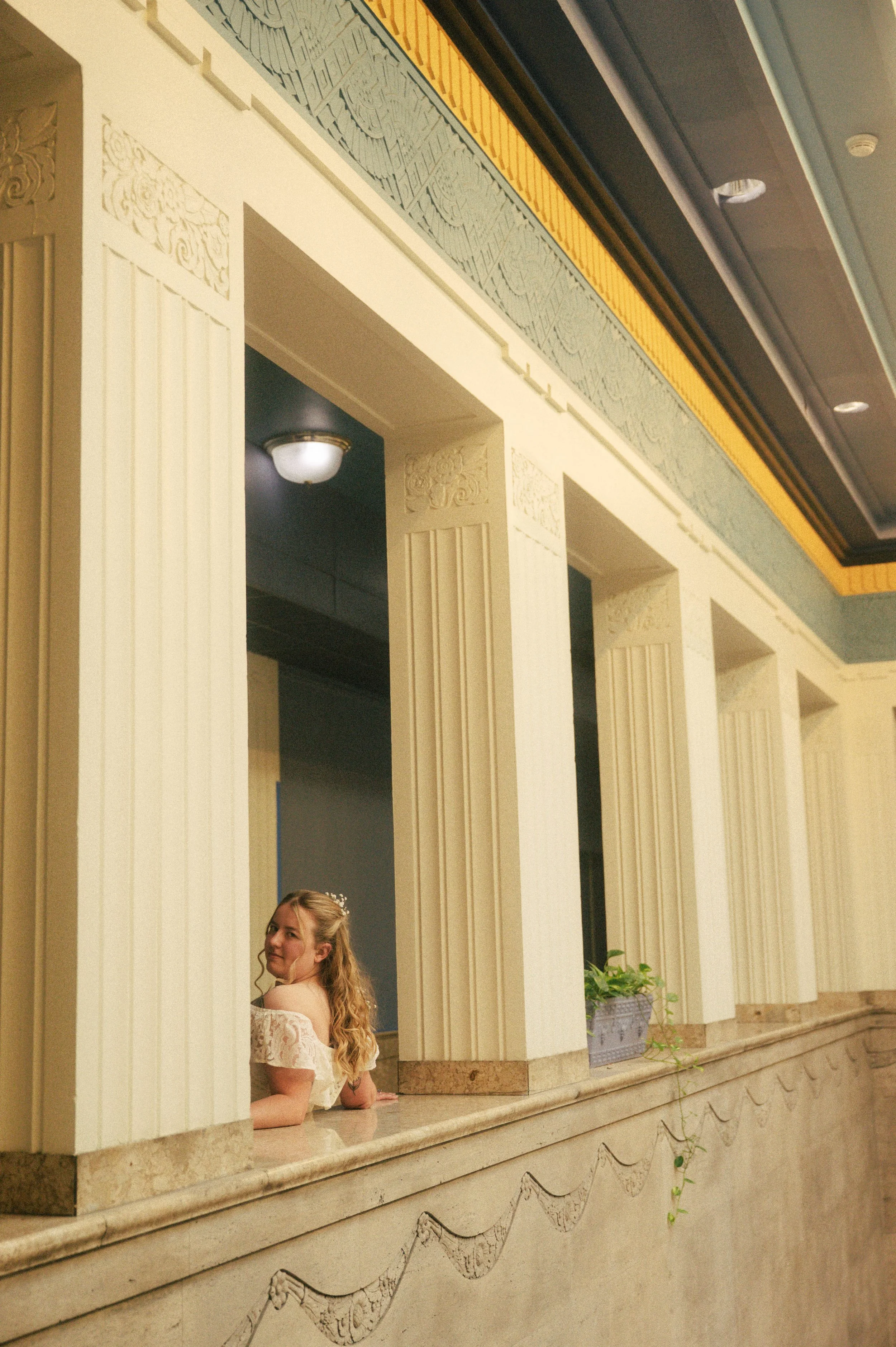 richmond-graduation-photos-library-session-hannah-louise-photo.jpg