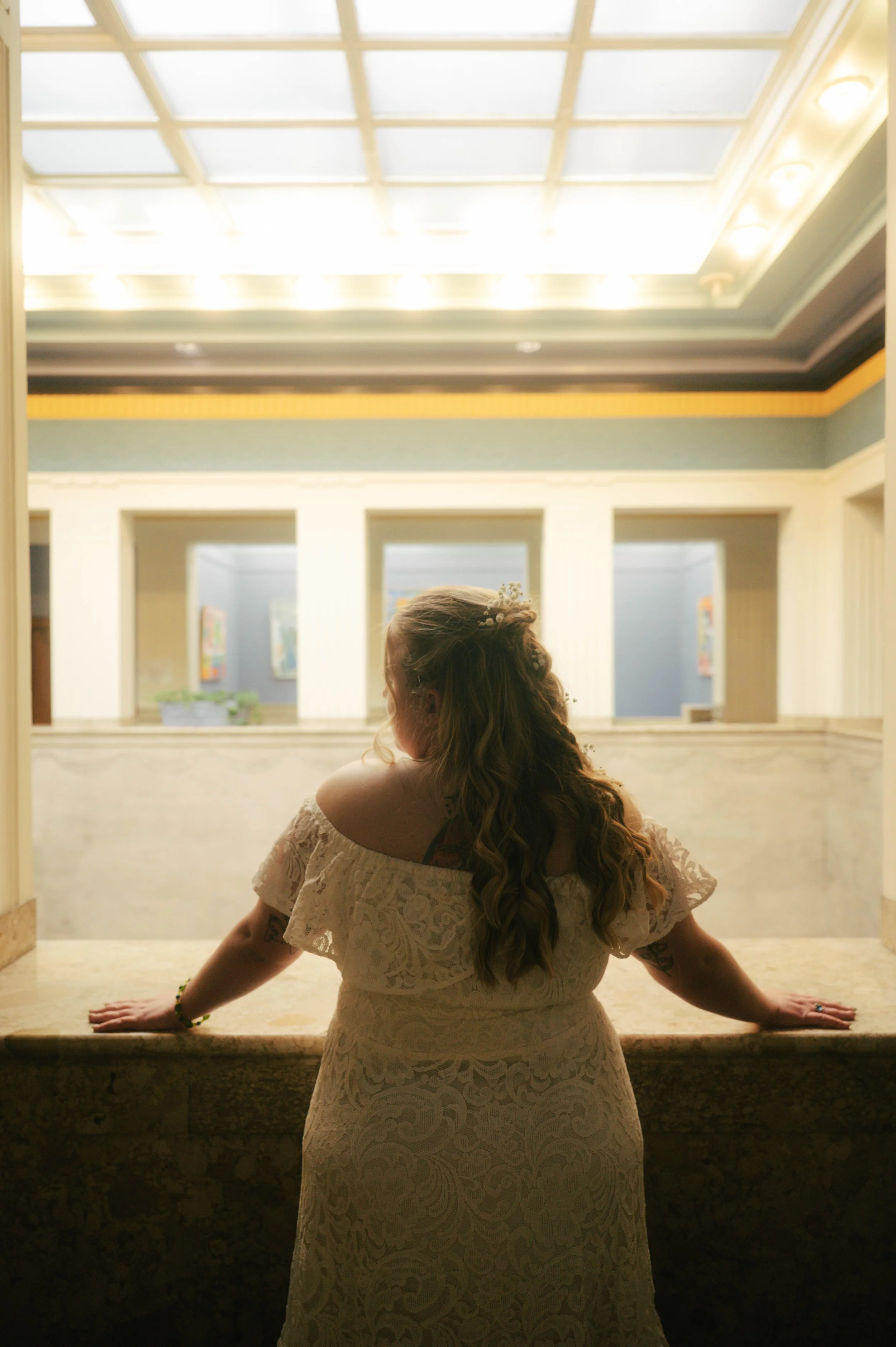 richmond-senior-photos-dark-academia-library-hannah-louise-photo-4.jpg