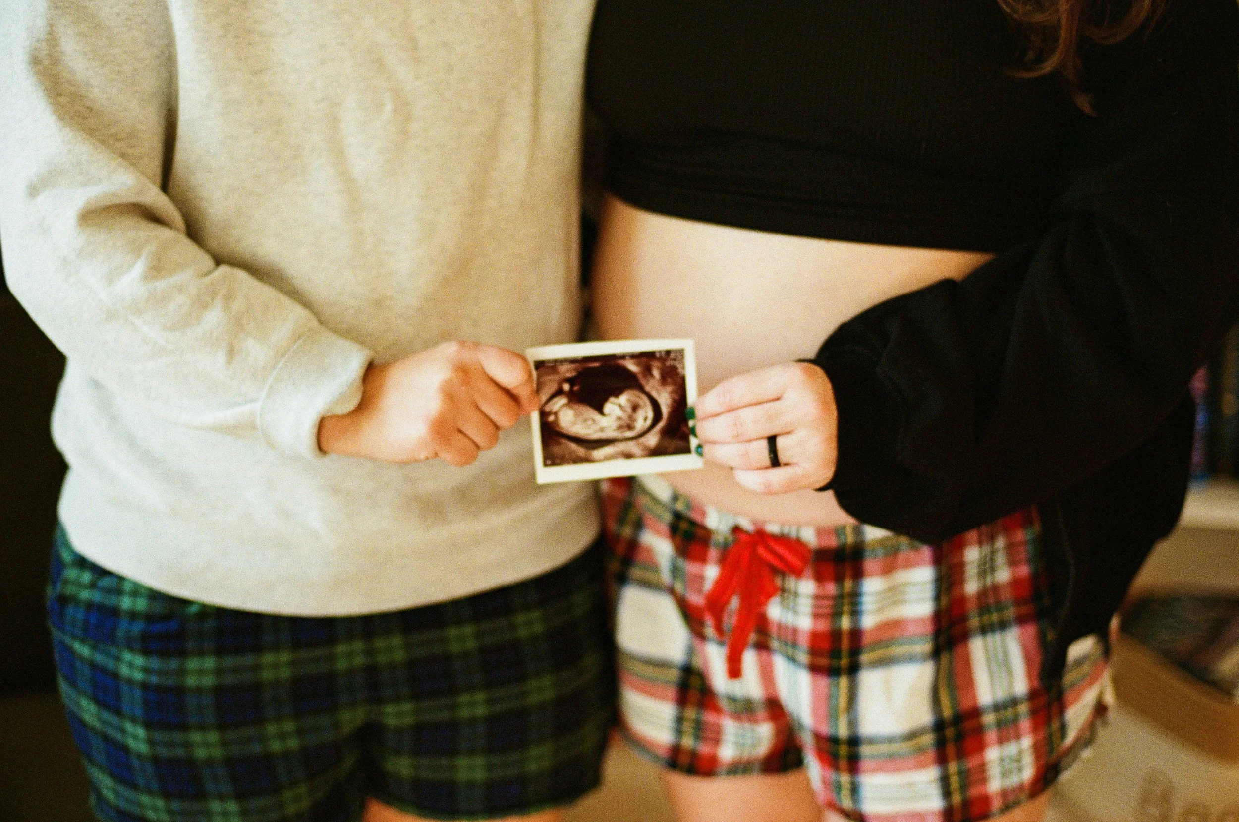 richmond-maternity-portrait-close-up-hannah-louise-photo.jpg