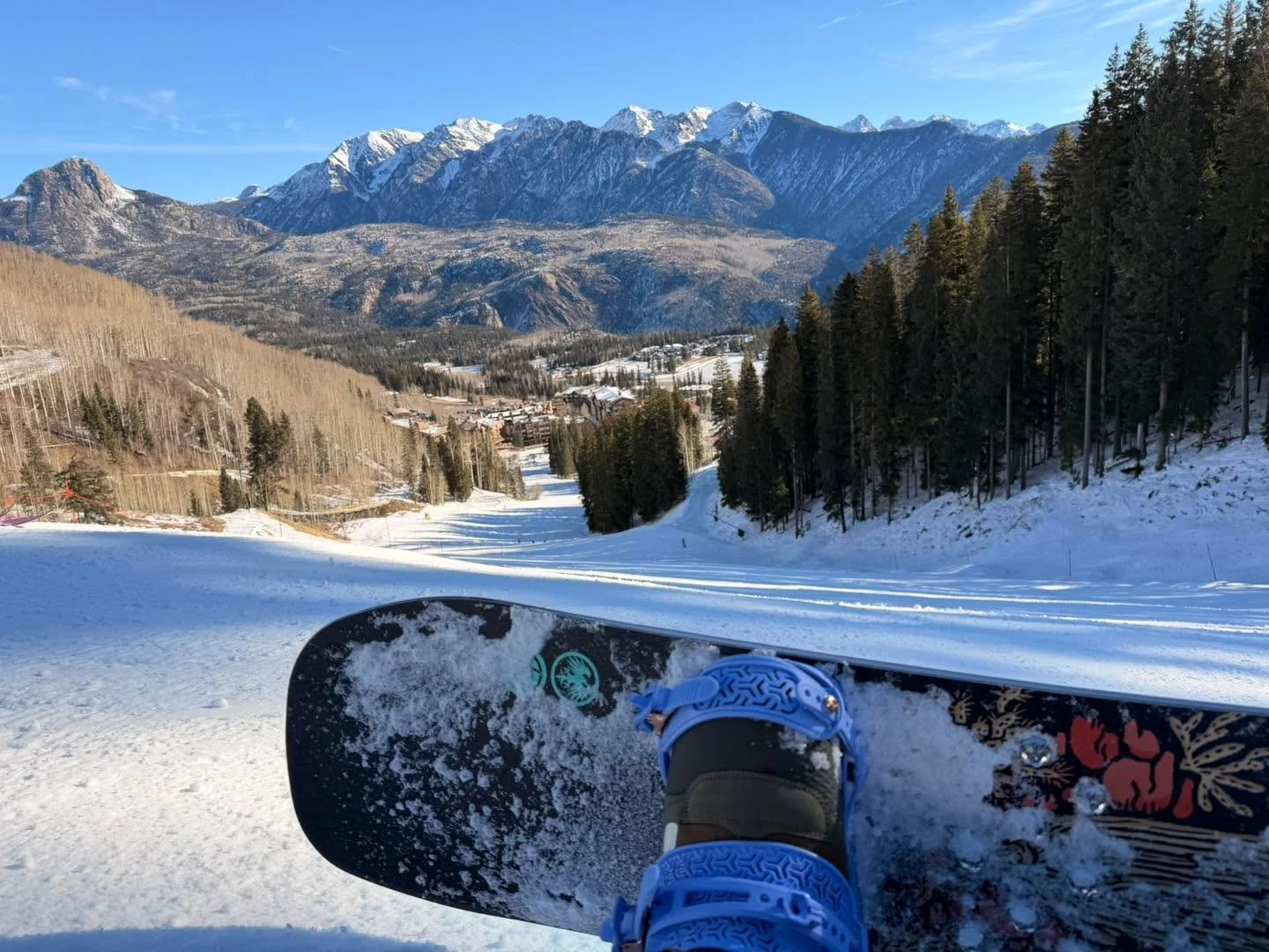 I&rsquo;m excited to live very close to a ski mountain. It&rsquo;s been about 20 years since I&rsquo;ve gone snowboarding and it feels amazing to be back at it!
I love my endurance sports and strength training, but, I also love my play time. Snowboar
