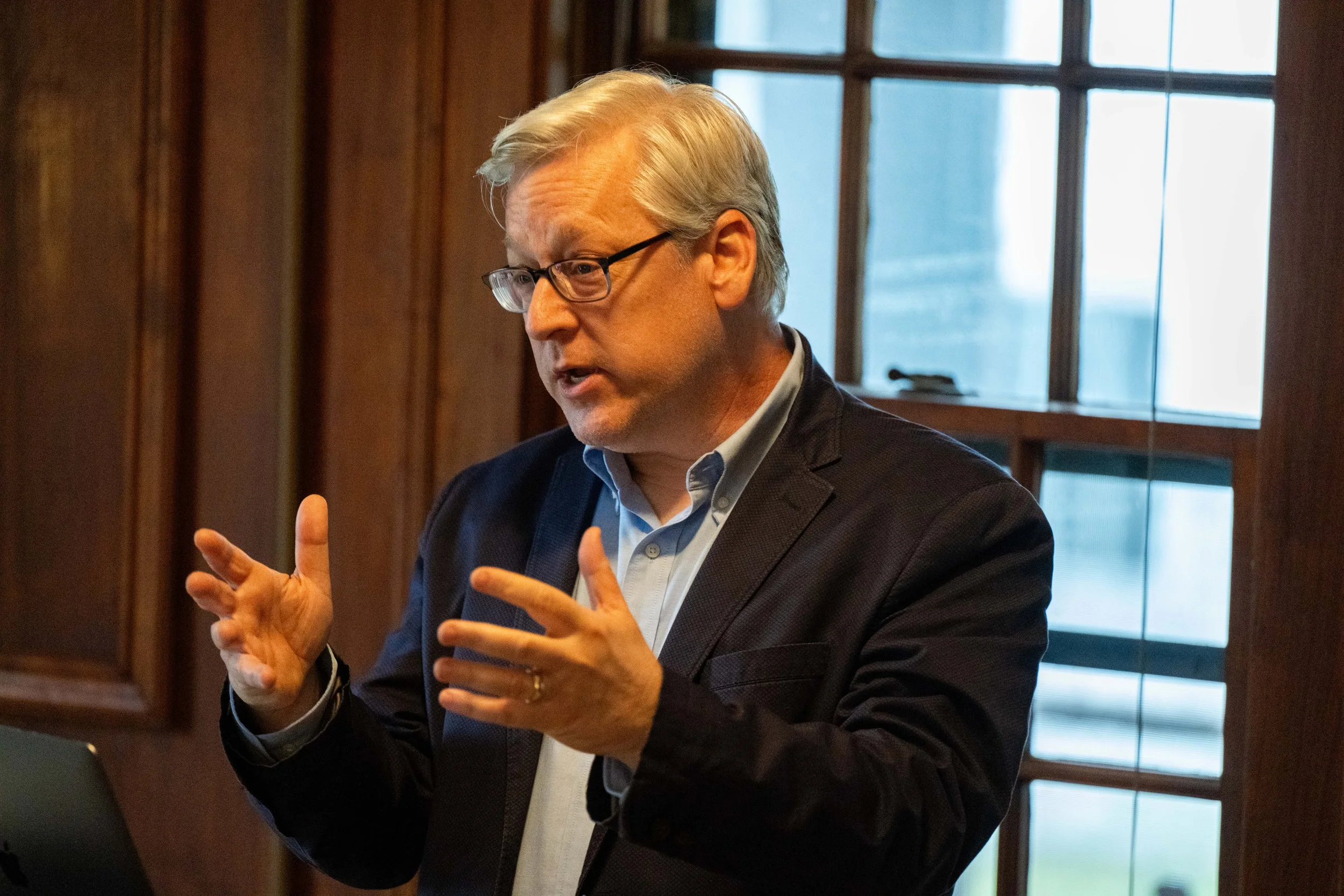 Mark Simpson-Vos teaching a workshop on publishing