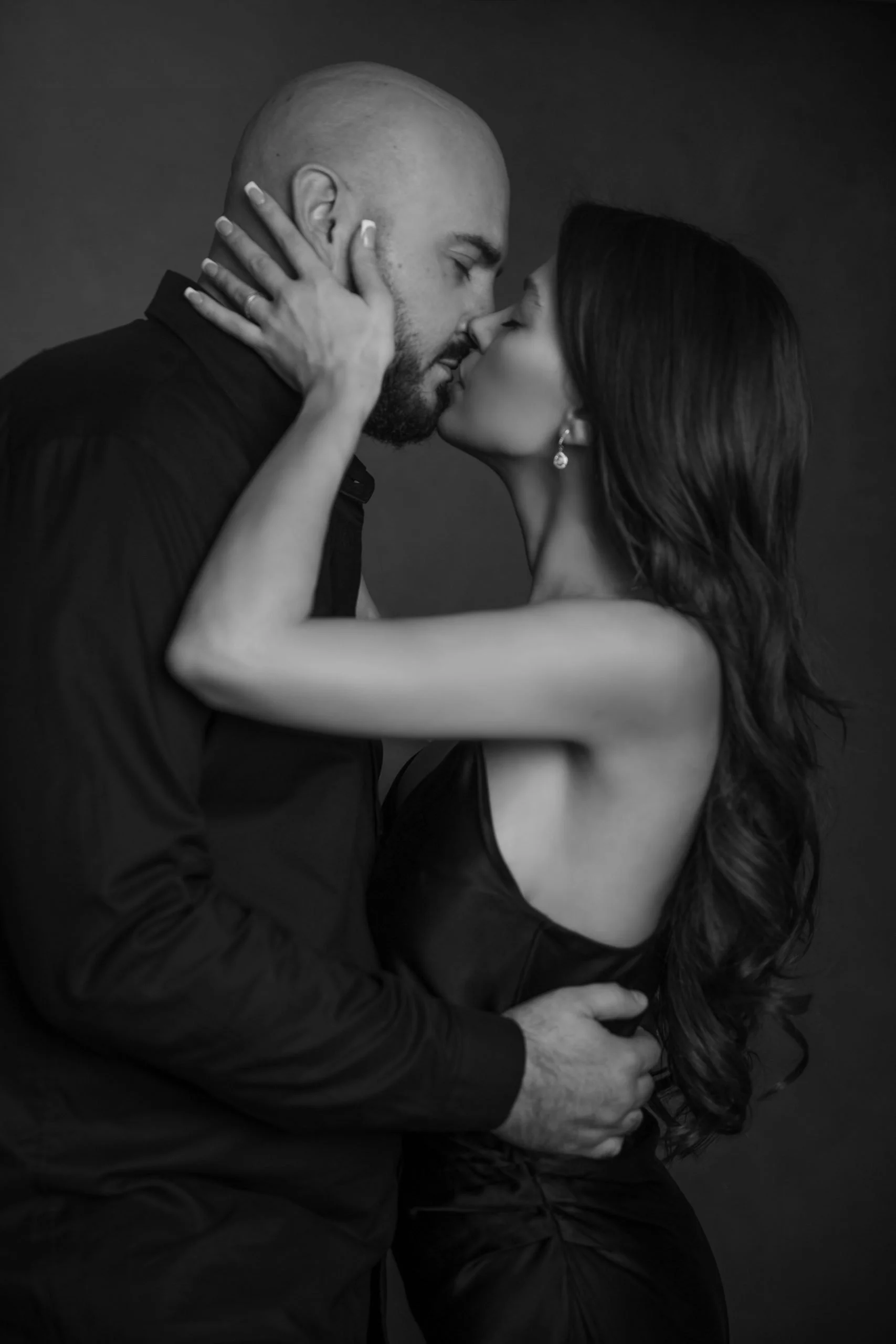 Couple-kissing-for-a-couples-photoshoot-scaled.jpg