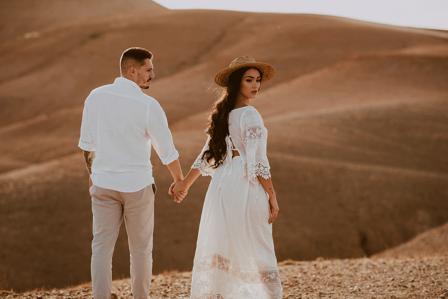 Couple-photoshoot-in-the-Agafay-Desert.gif