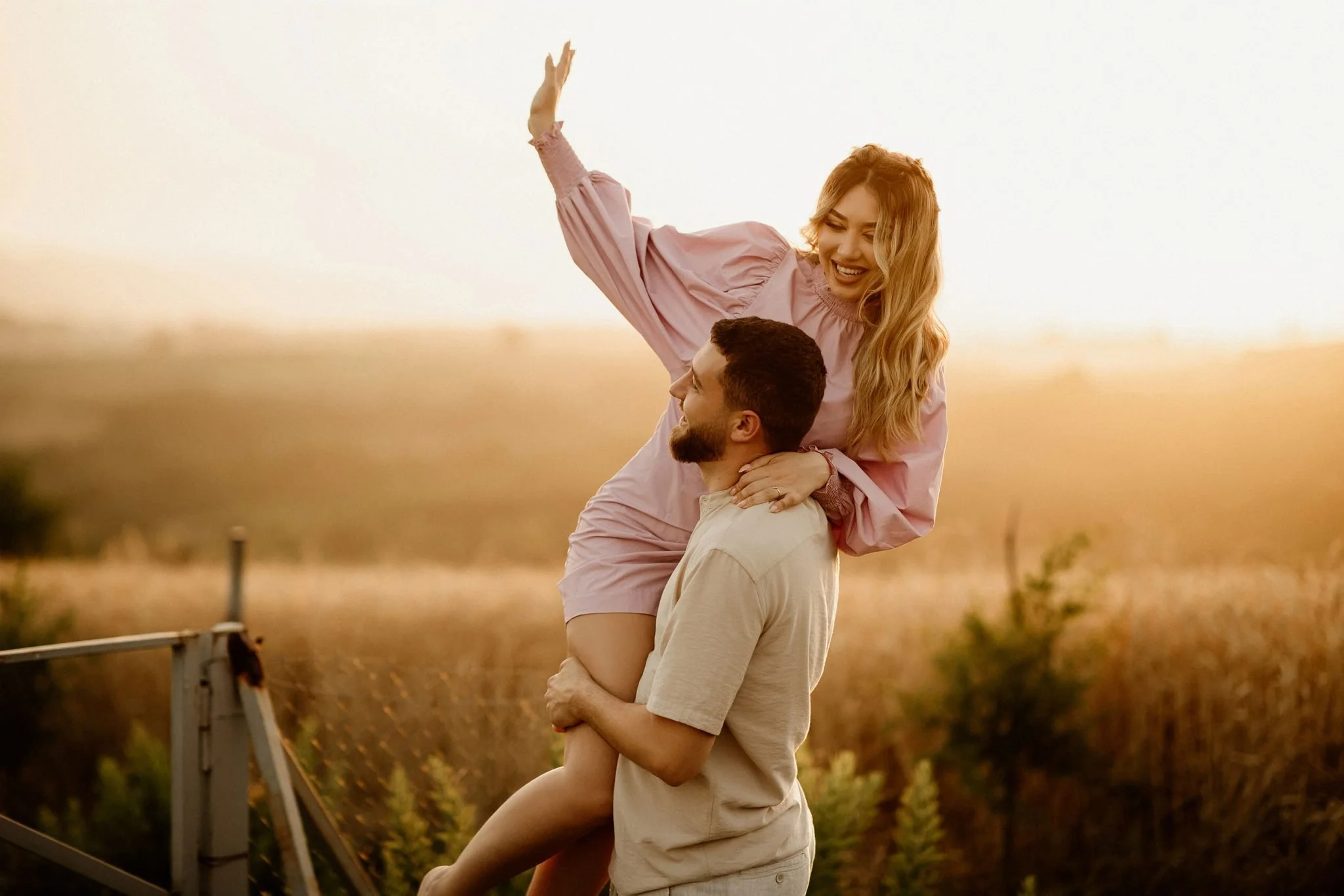 Couple-poses-ideas-for-photoshoot-2048x1366.jpg