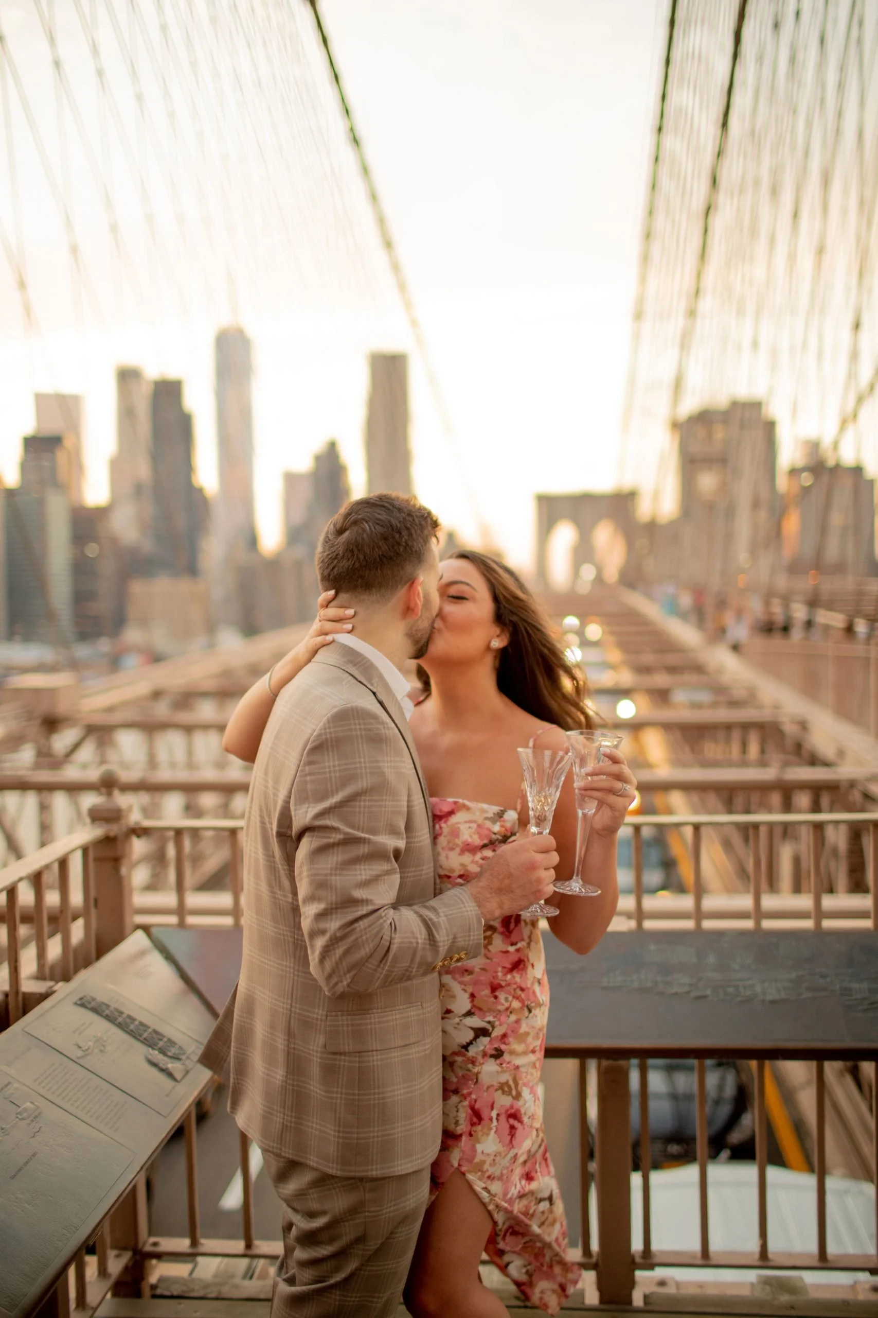 Couple-kissing-on-the-Brooklyn-Bridge-scaled.jpg
